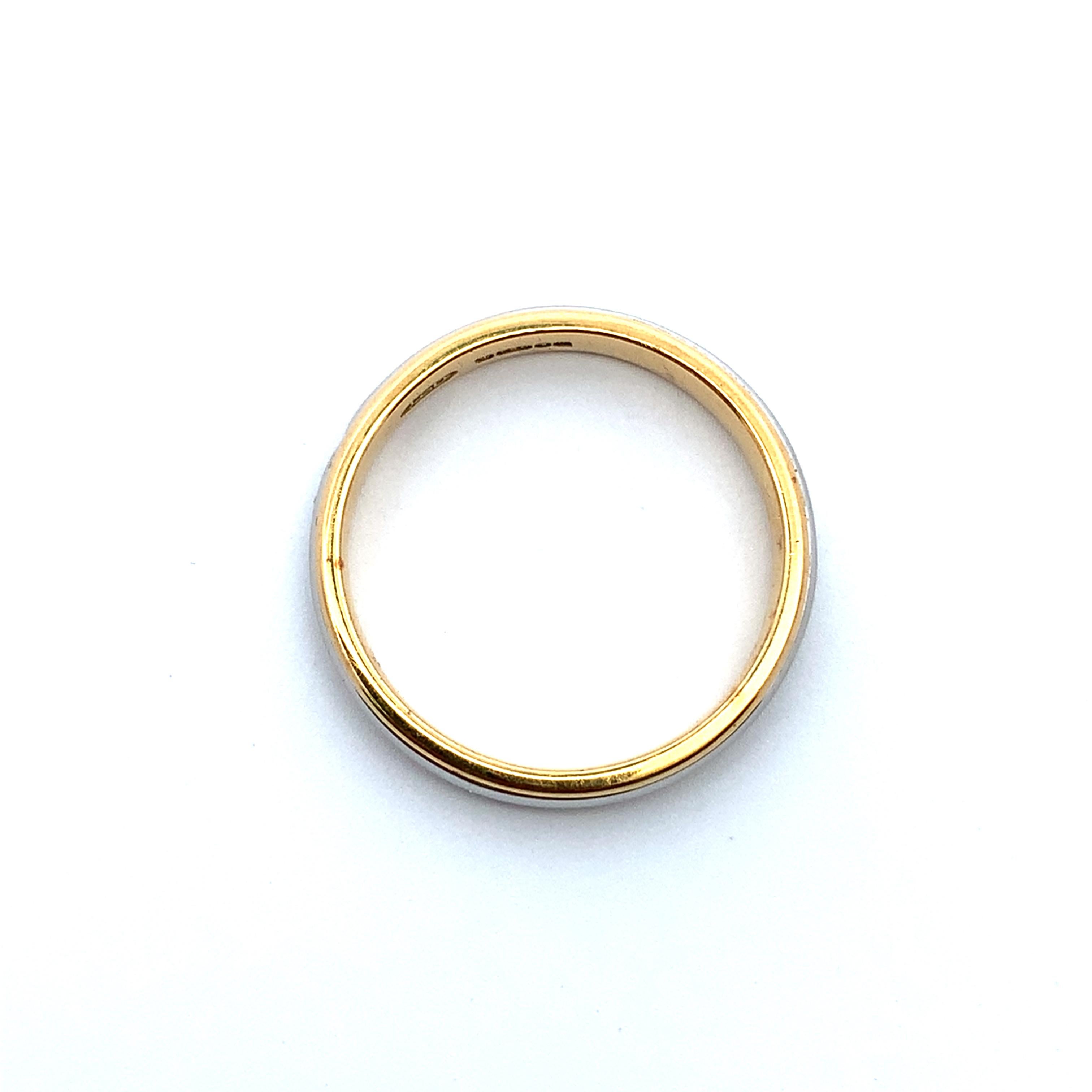 Anneau de mariage bicolore en or jaune et blanc 18k Neuf - En vente à London, GB