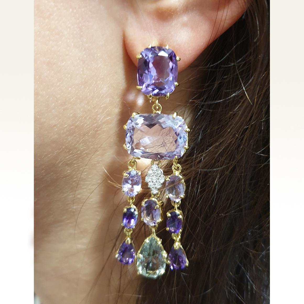  The delicate colors make this jewel unique! Combination of light and dark amethyst made a perfet earrings in yellow gold made in Italy by Stanoppi Jewellery since 1948.
Earrings in 18k yellow and white gold with Amethyst (rectangular cut, size: