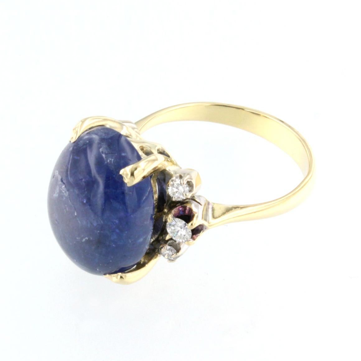 Moderne Bague en or jaune et blanc 18 carats avec tanzanite et diamants blancs en vente