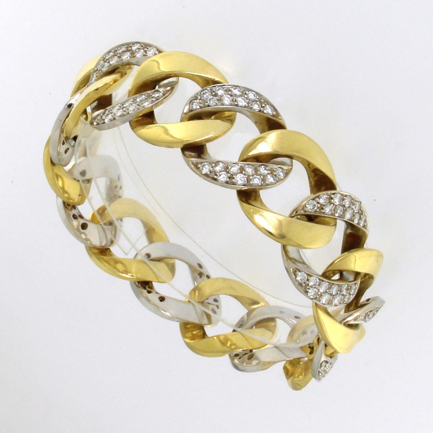 Bracelet classique de type groumette, maillons massifs brillants et pavés alternés.
Poids total d'or g. 71
Diamants ct. 4.80
