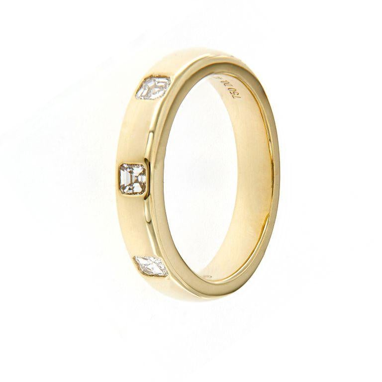 Moderne Bandeau à incrustation de taille Asscher jaune 18K en vente
