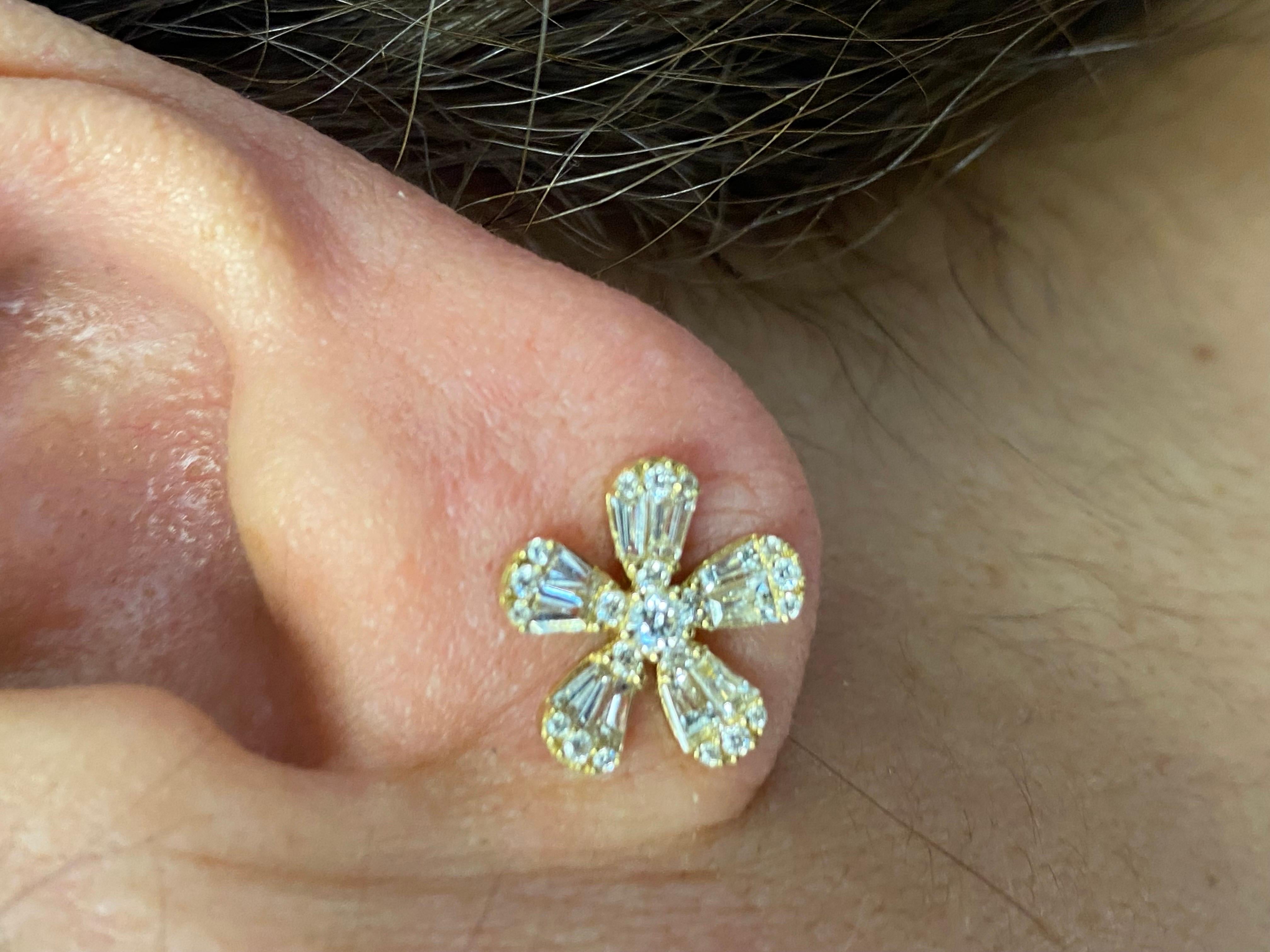 Modern 18k Yellow Baguette Daisy Earrings For Sale