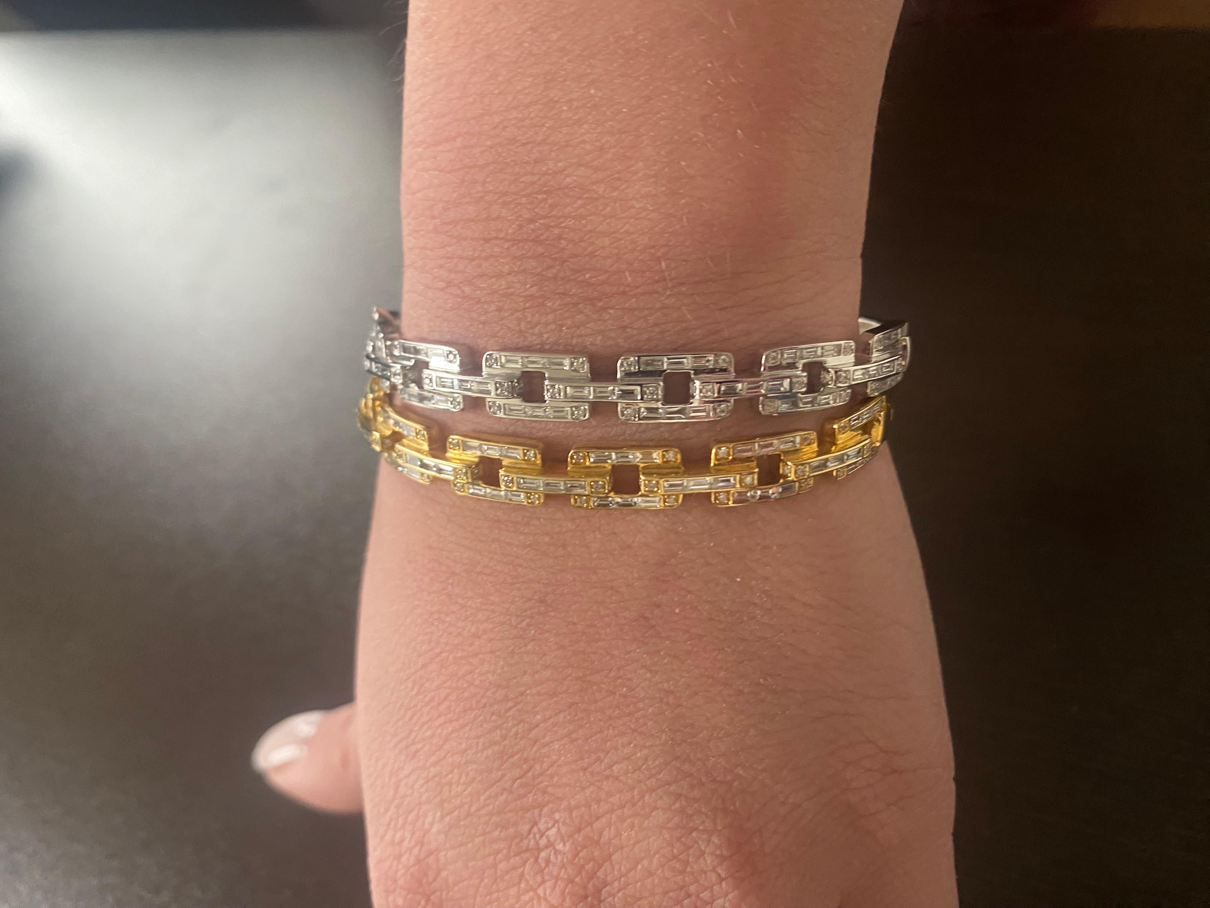 18K Yellow Diamond Baguette Link Bangle In New Condition For Sale In Great Neck, NY
