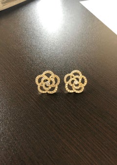 18 Karat Yellow flower Earrings 2 Carat
