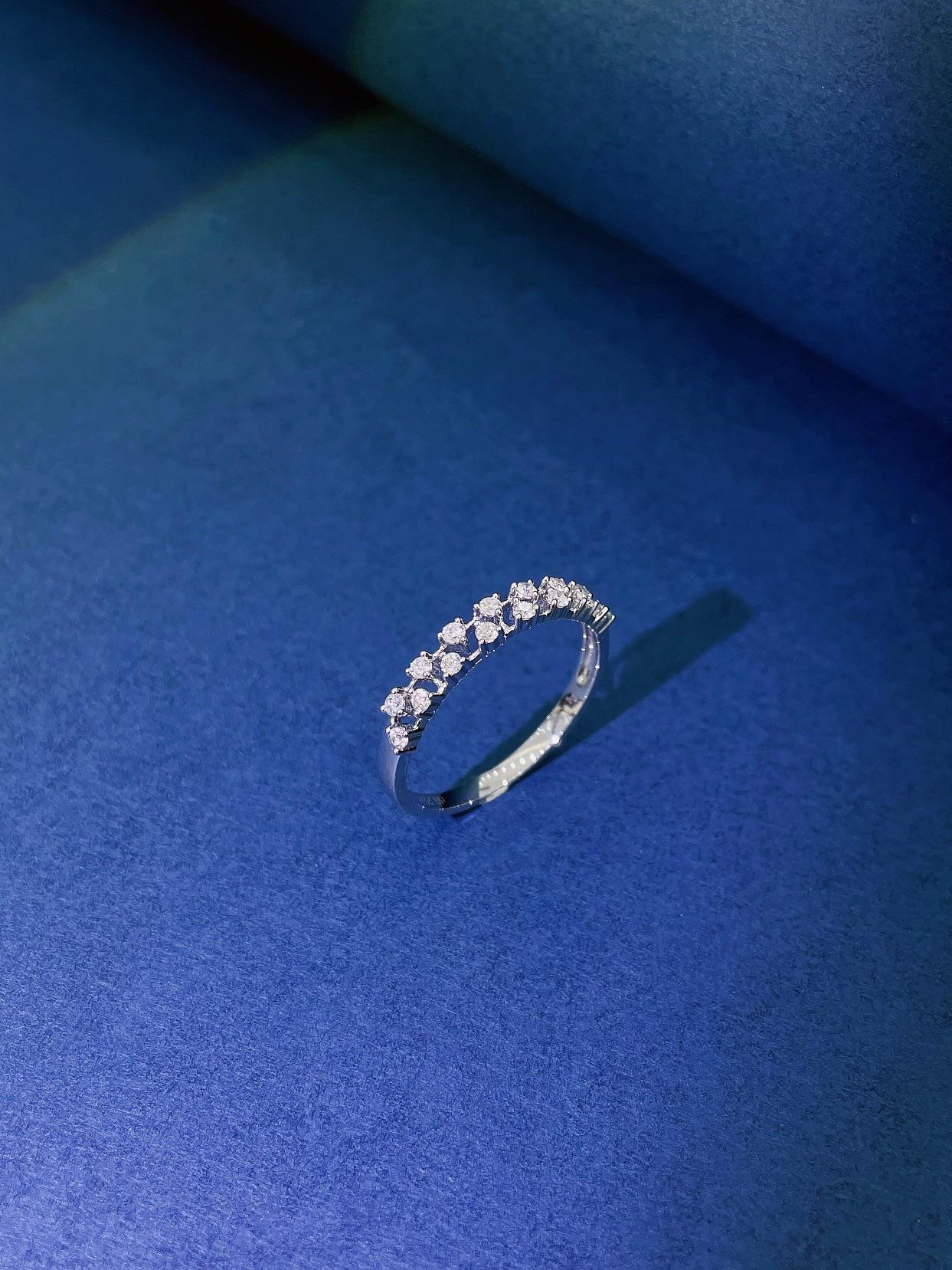 18K Yellow Double Row Starry Sky Ring with Natural Diamonds For Sale 4