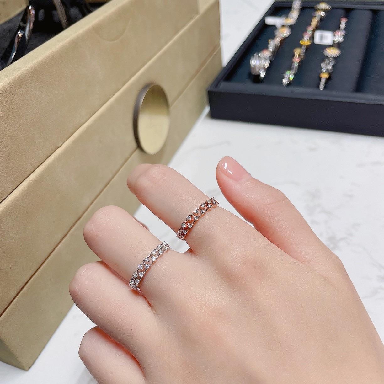 Brilliant Cut 18K Yellow Double Row Starry Sky Ring with Natural Diamonds For Sale