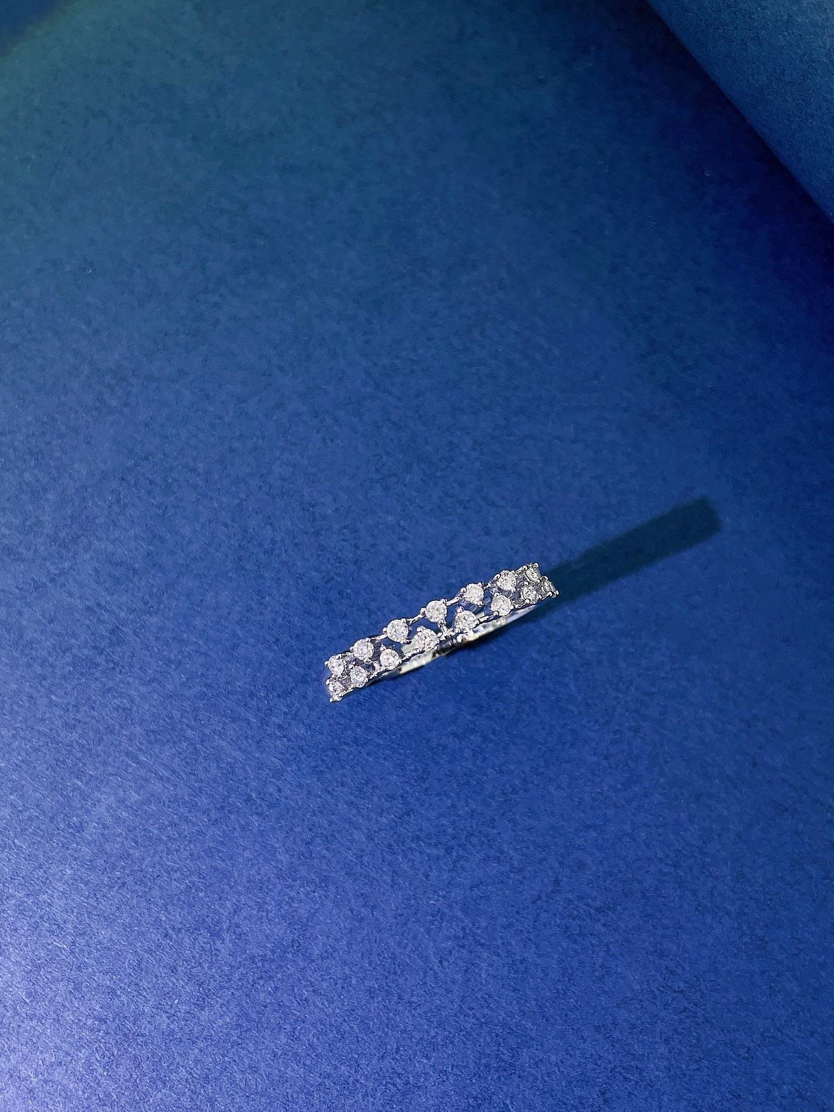 18K Yellow Double Row Starry Sky Ring with Natural Diamonds In New Condition For Sale In Hong Kong, HK