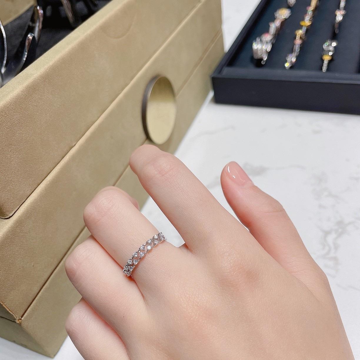 Women's 18K Yellow Double Row Starry Sky Ring with Natural Diamonds For Sale