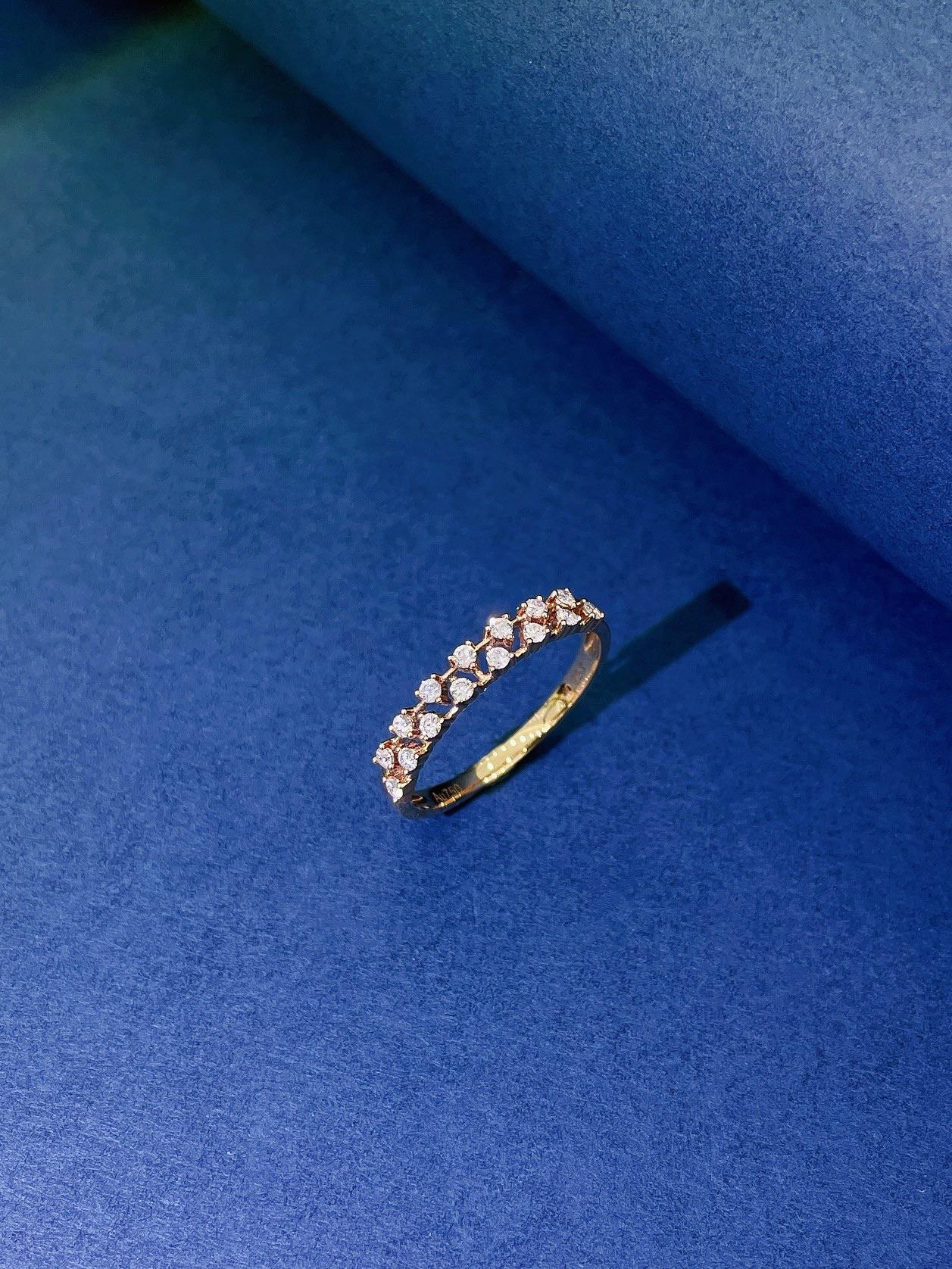 18K Yellow Double Row Starry Sky Ring with Natural Diamonds For Sale 2