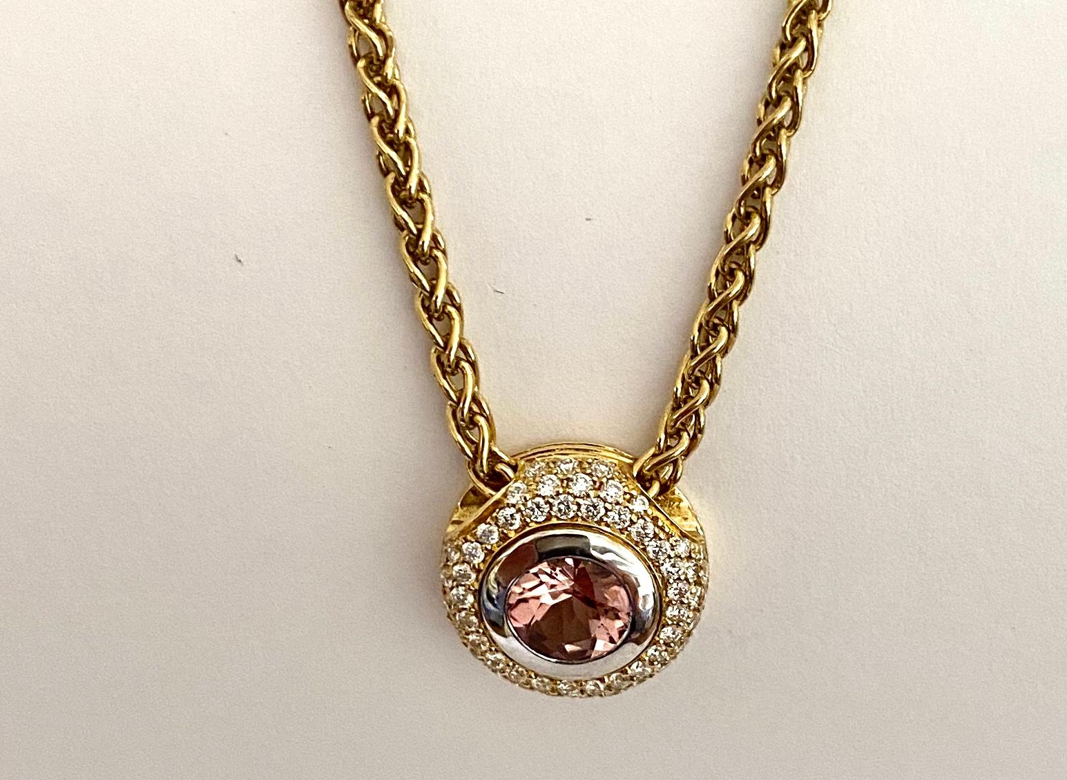 Modern 18K Yellow en White Gold Pendant with Chain, Rose Tourmaline and 66 Diamonds For Sale