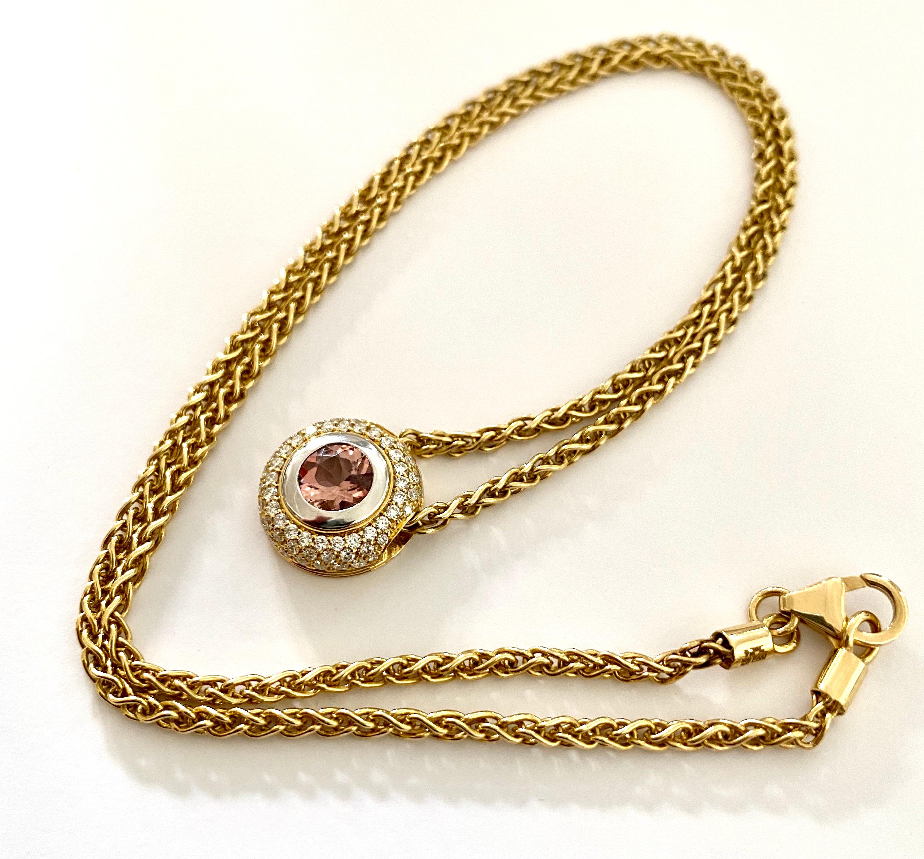 18K Yellow en White Gold Pendant with Chain, Rose Tourmaline and 66 Diamonds In Good Condition For Sale In Heerlen, NL