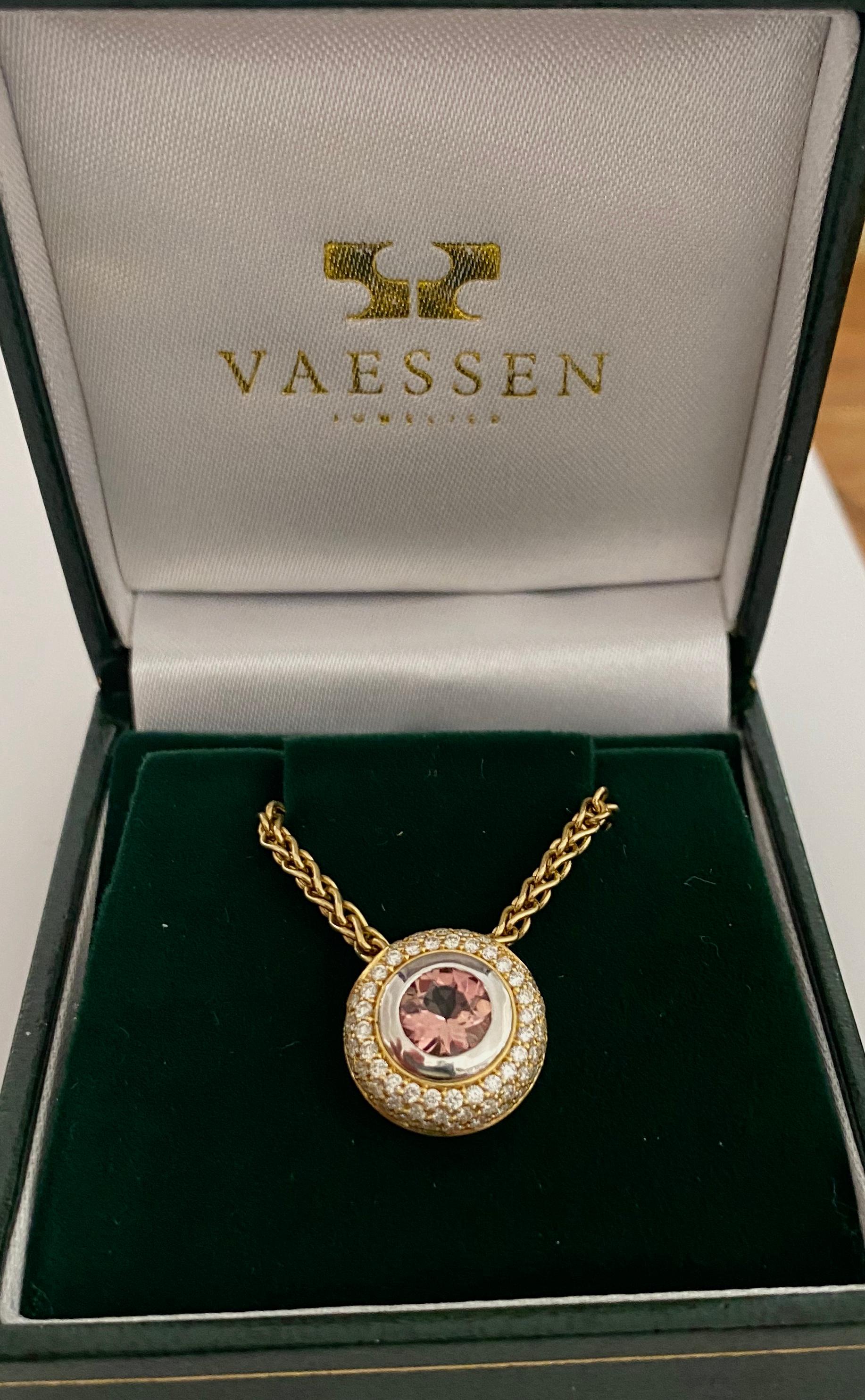 18K Yellow en White Gold Pendant with Chain, Rose Tourmaline and 66 Diamonds For Sale 3