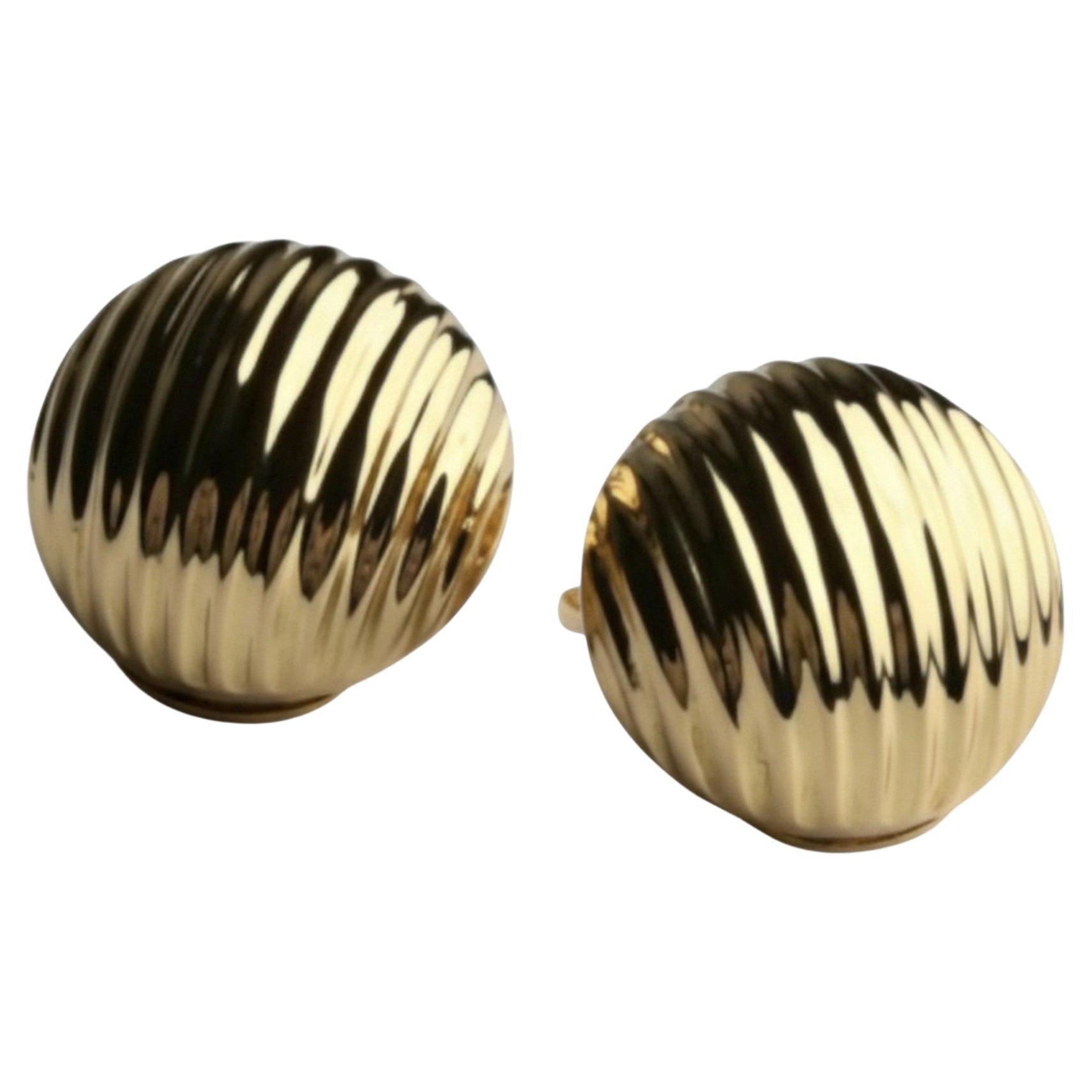 Clips d'oreilles à levier en or jaune cannelé 18K 0,60 pouce par 0,50 pouce en vente 2