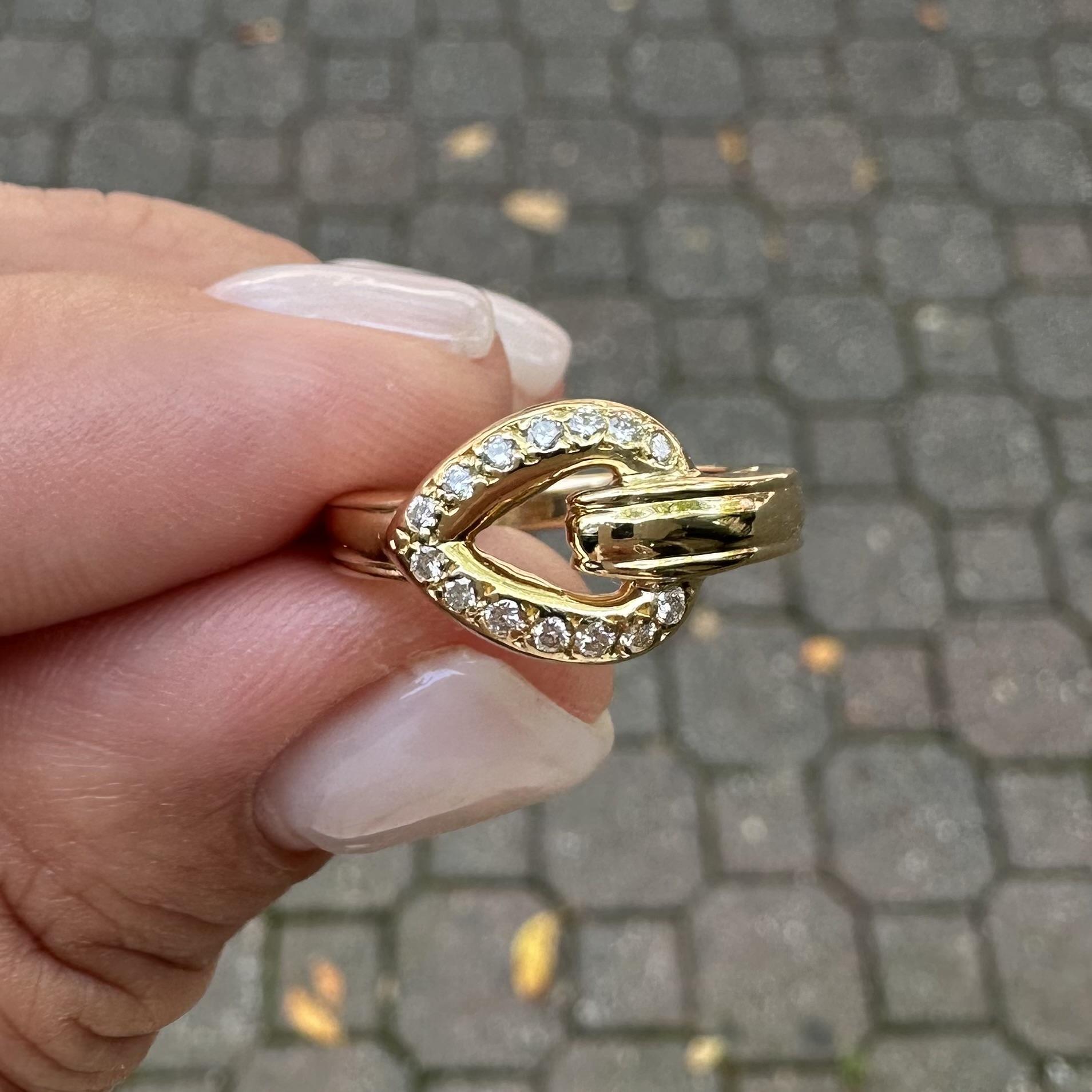 Anello con fibbia a cuore in oro giallo 18 carati con diamante da 0,12 carati ben fatto in vendita 6