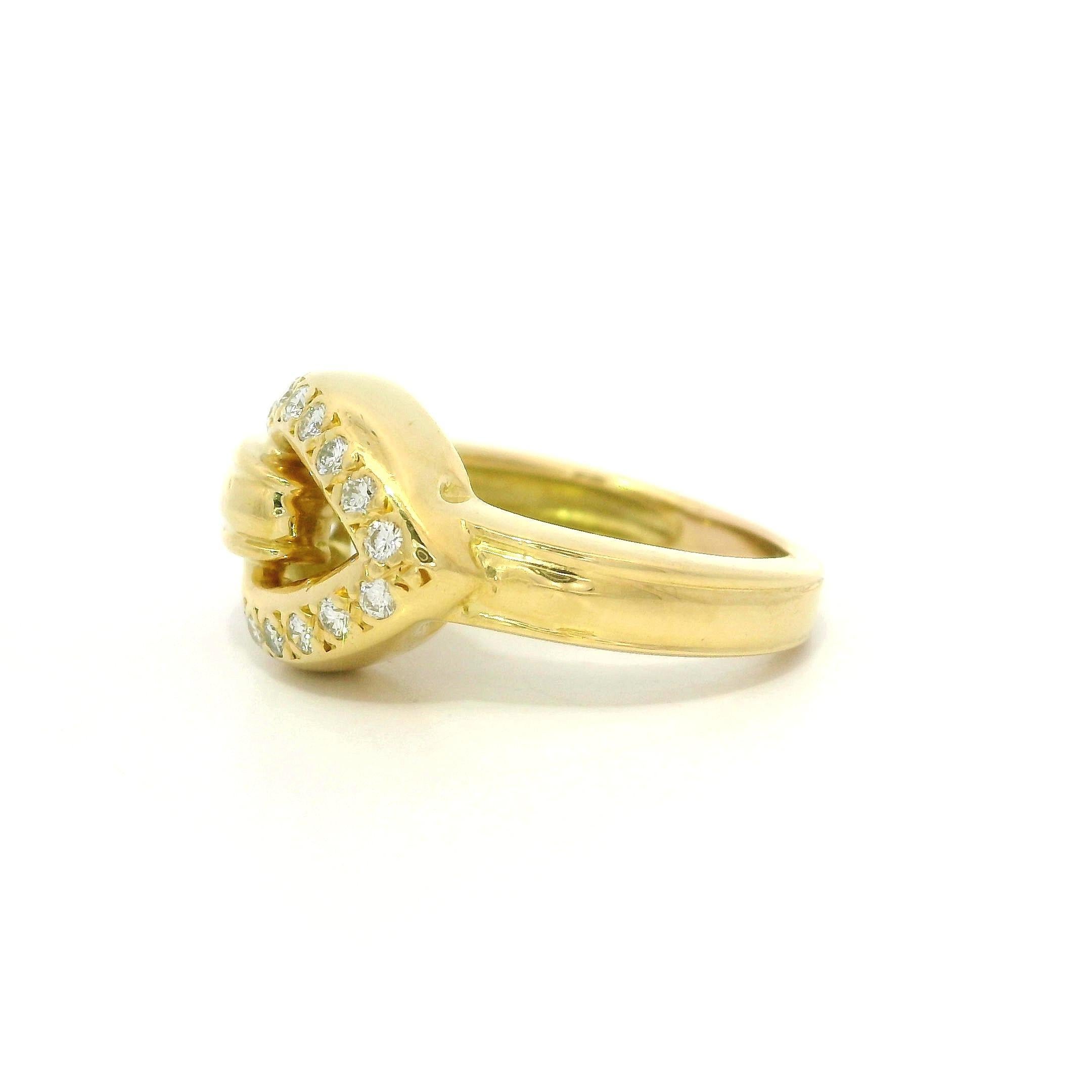 Donna Anello con fibbia a cuore in oro giallo 18 carati con diamante da 0,12 carati ben fatto in vendita
