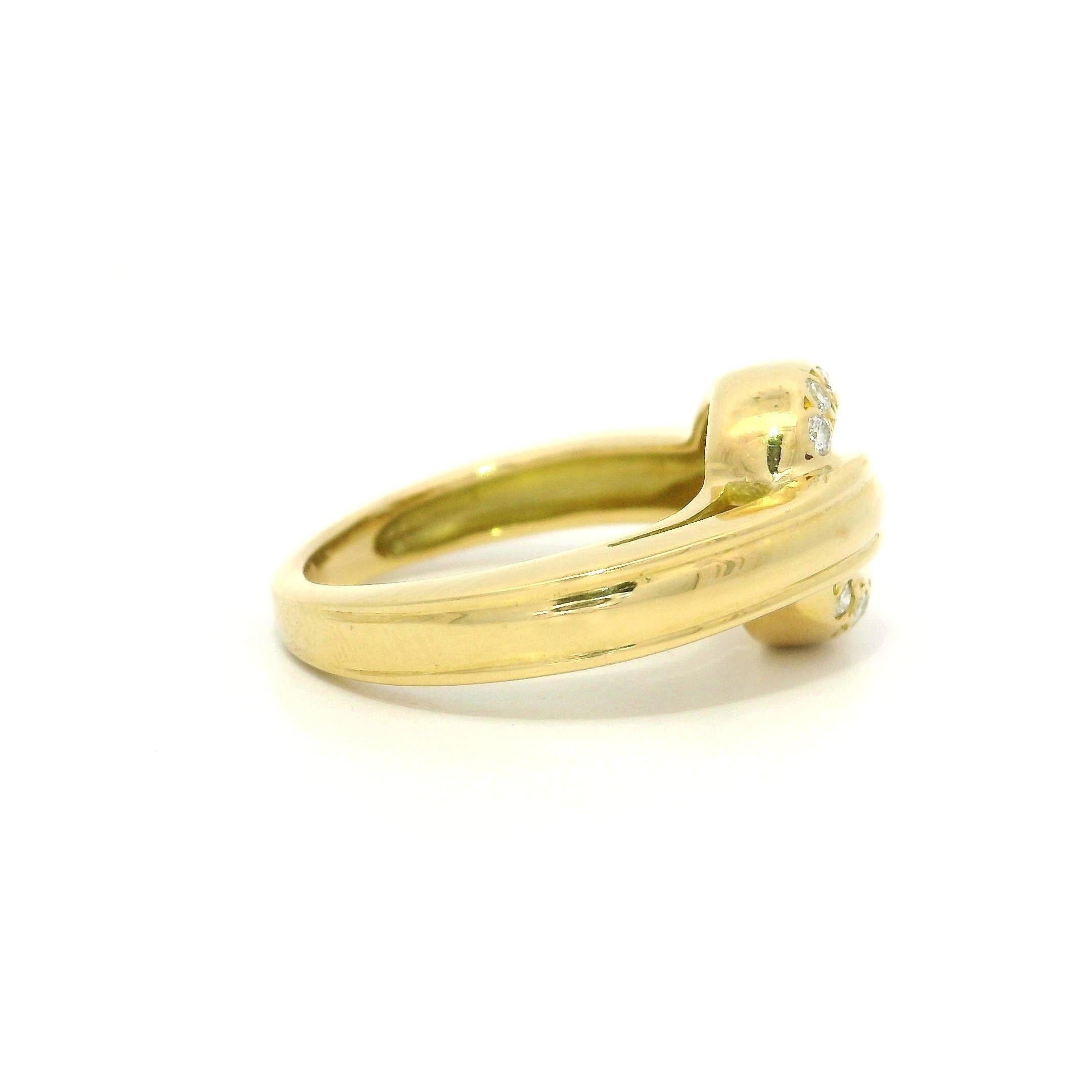 Anello con fibbia a cuore in oro giallo 18 carati con diamante da 0,12 carati ben fatto in vendita 2
