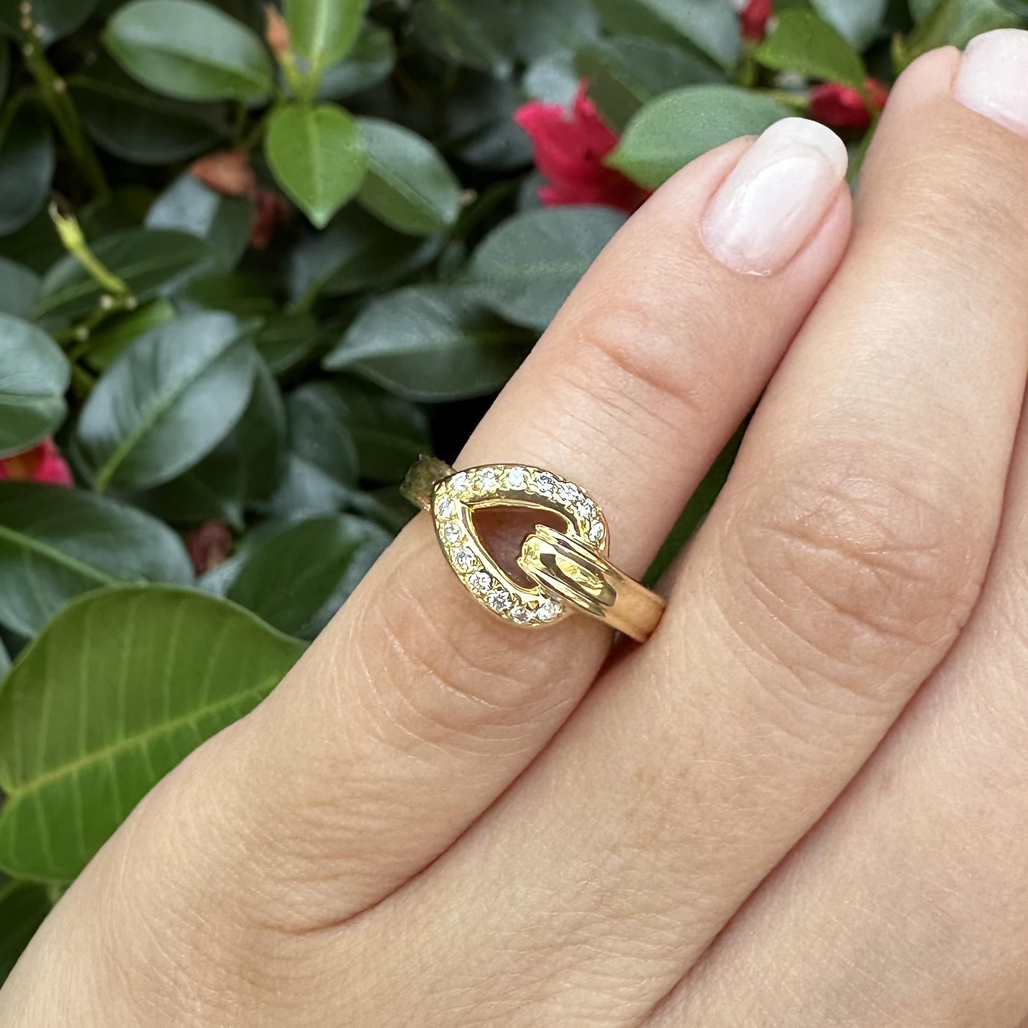 Anello con fibbia a cuore in oro giallo 18 carati con diamante da 0,12 carati ben fatto in vendita 3
