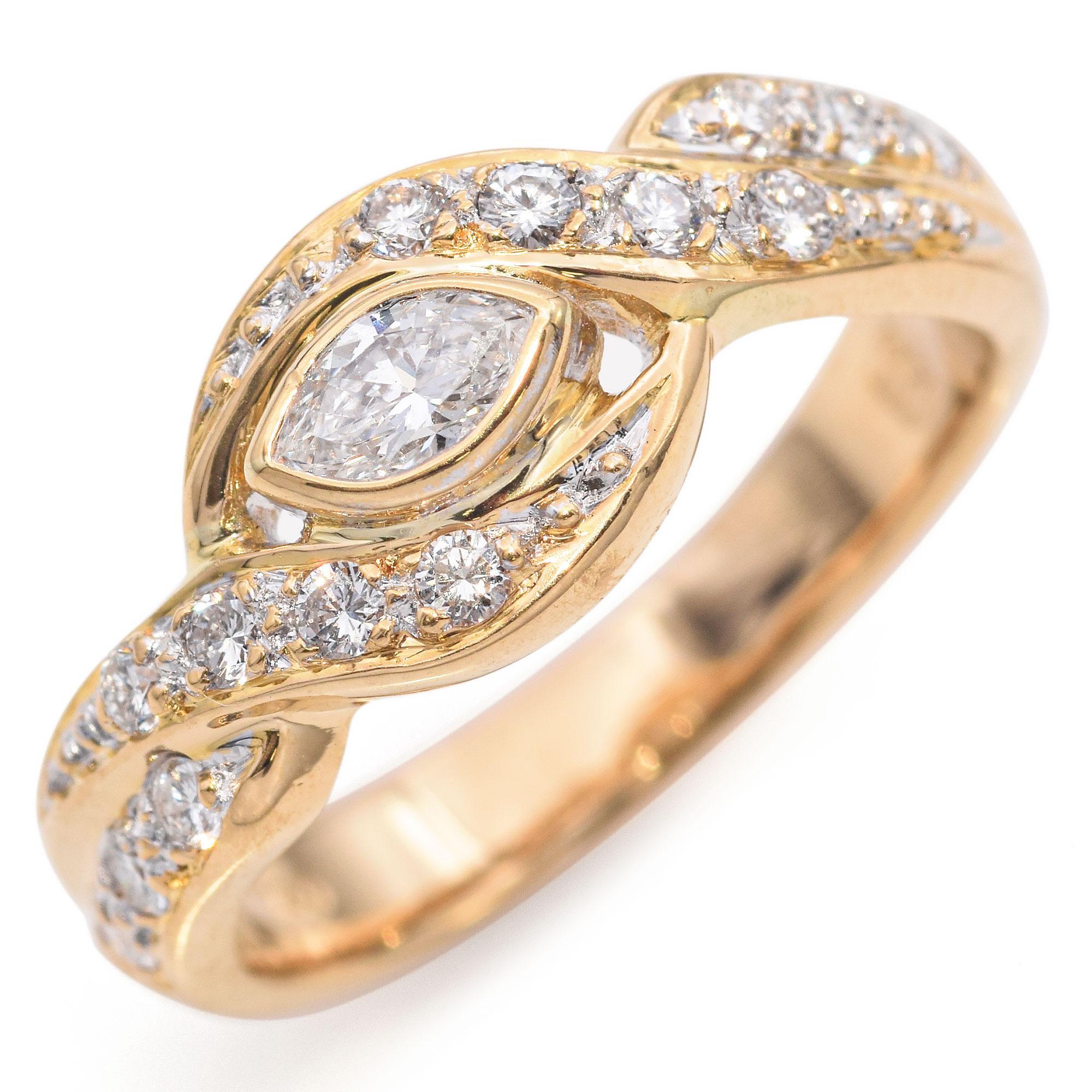 Peso: 5,6 grammi
Pietra: Diamante da 0,30 TCW (0,01 -0,16 ct.)
Misure: 8,15 x 20,3 x 3,45 mm
Misura dell'anello: 6
Marchio di garanzia: 750

CODICE ARTICOLO: BR-1477-121224-16