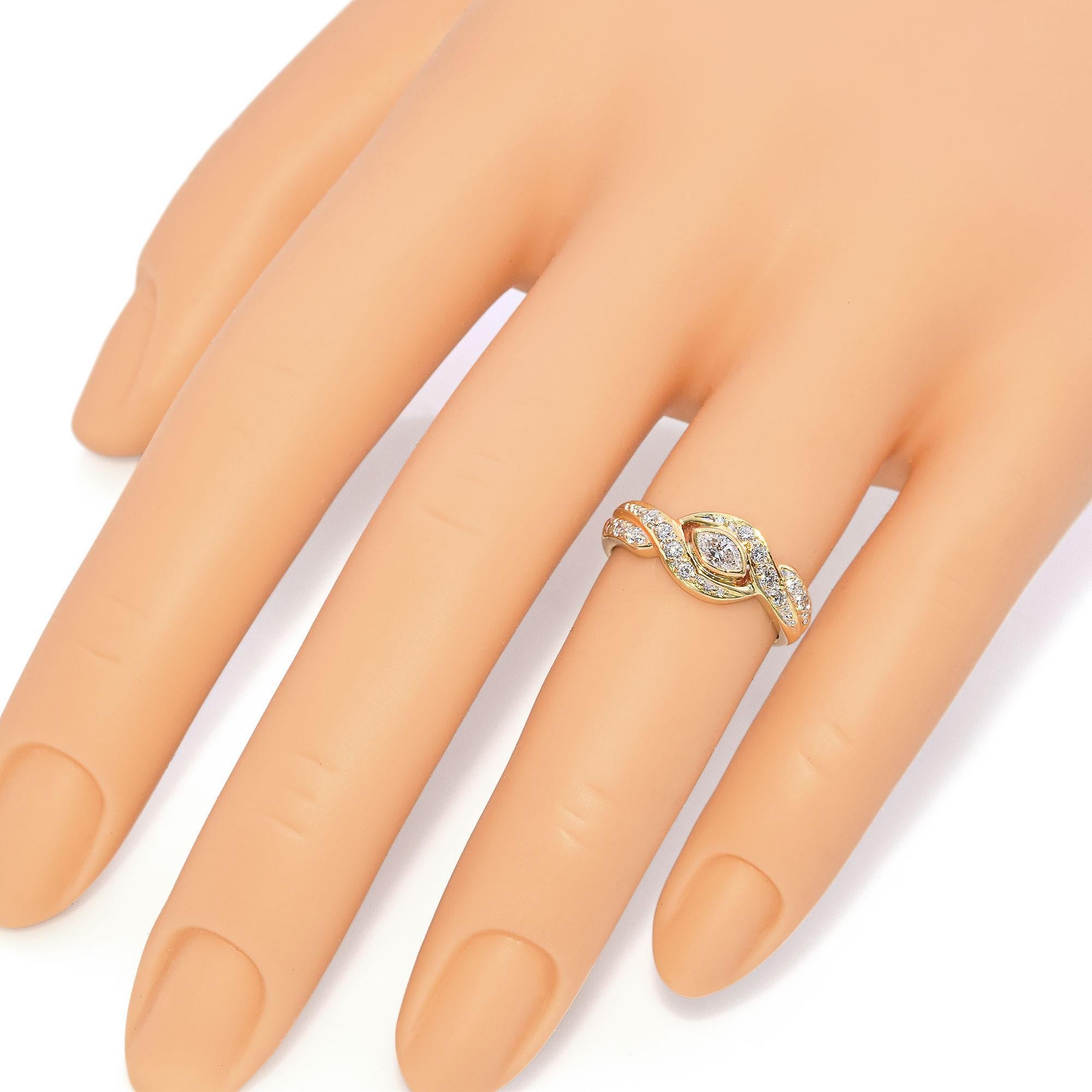 Contemporaneo Anello nuziale in oro giallo 18K con diamante da 0,30 TCW in vendita