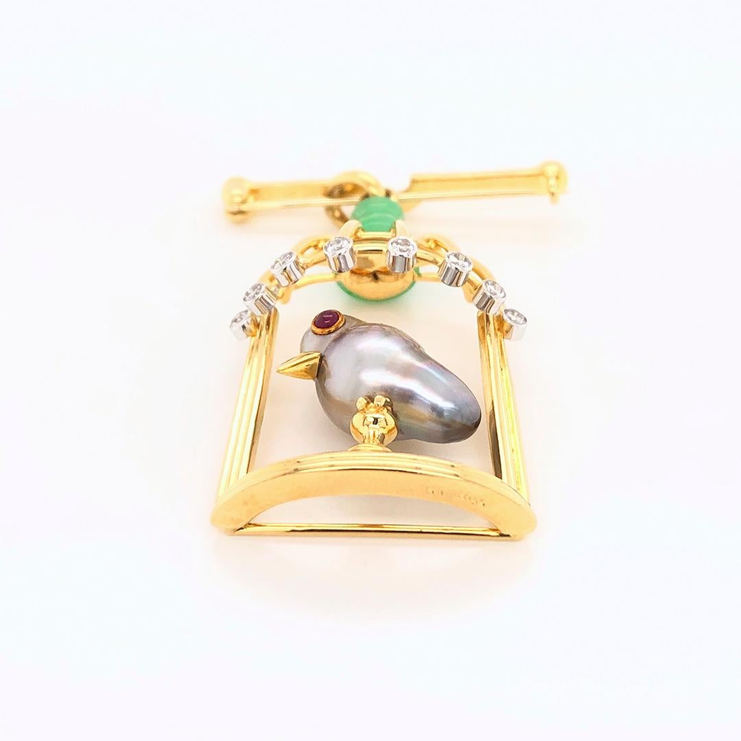 18k Yellow Gold 0.32 ctw Diamond Bird in Cage Brooch In New Condition For Sale In Hong Kong, HK