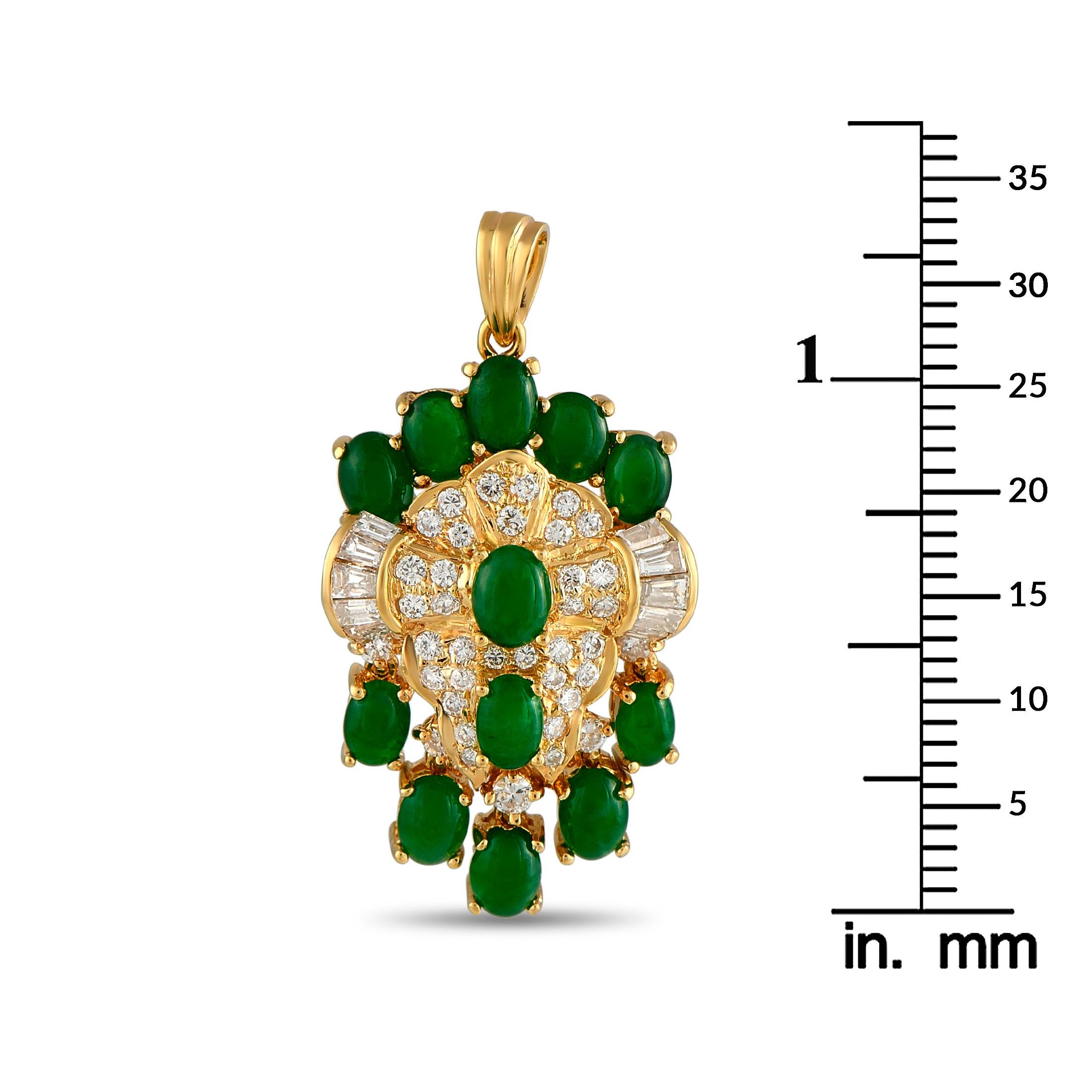 Round Cut 18K Yellow Gold 0.40ct Diamond and Jade Pendant For Sale