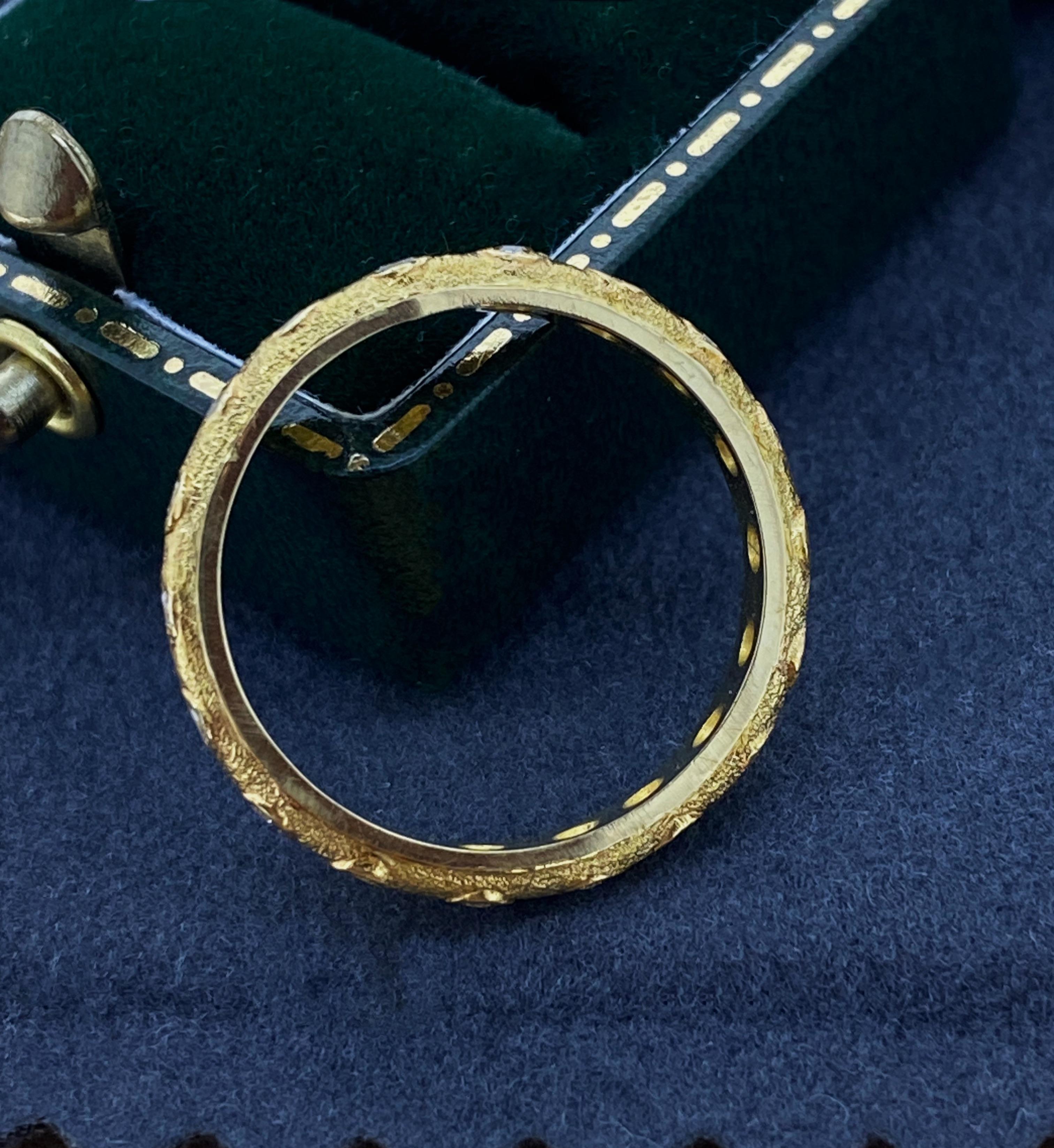 Taglio rotondo Oro giallo 18 carati e diamante da 0,40 carati (x 12) Anello europeo di eternità da 4 mm fatto a mano in vendita