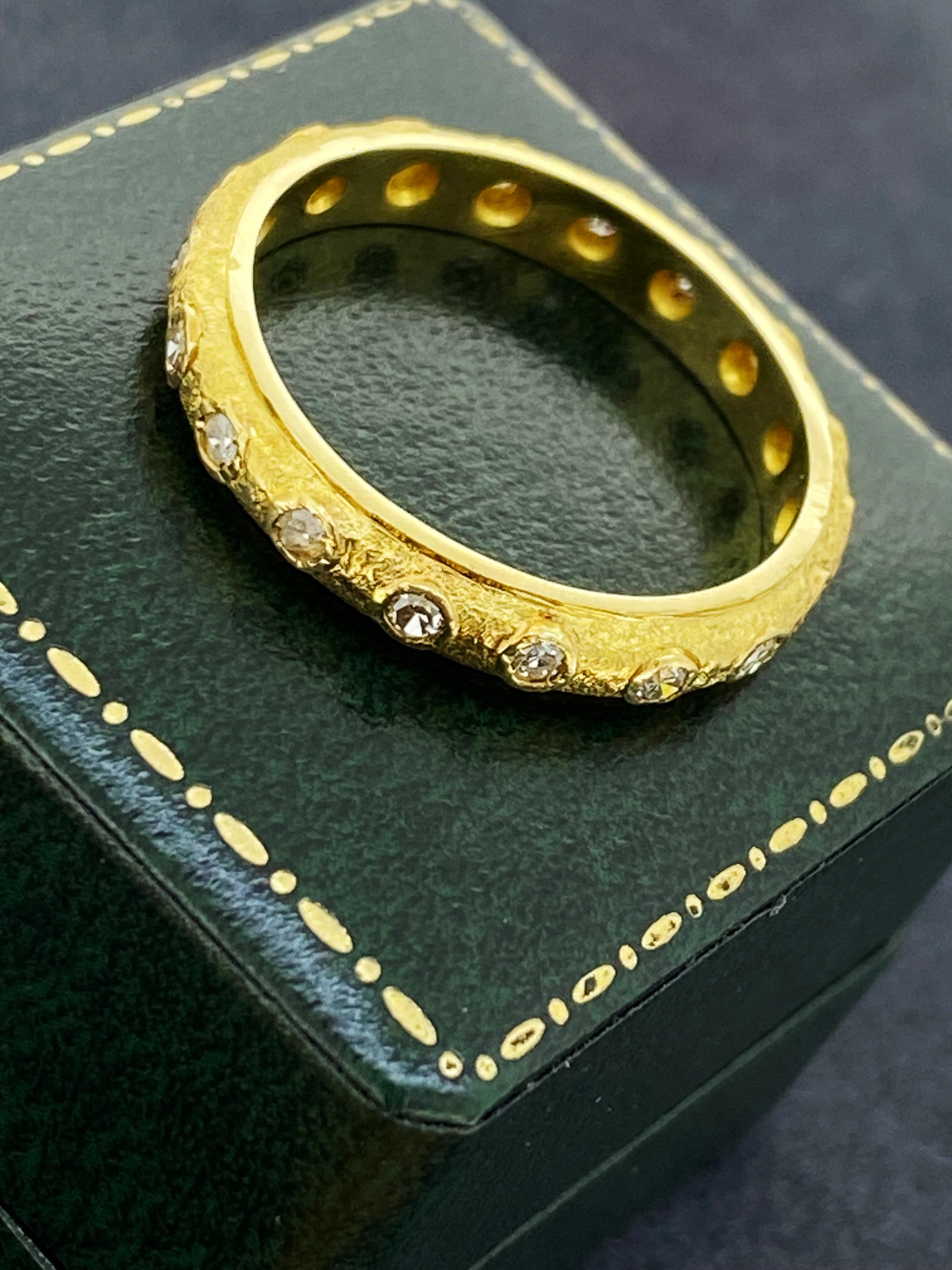 Oro giallo 18 carati e diamante da 0,40 carati (x 12) Anello europeo di eternità da 4 mm fatto a mano In condizioni ottime in vendita a MELBOURNE, AU