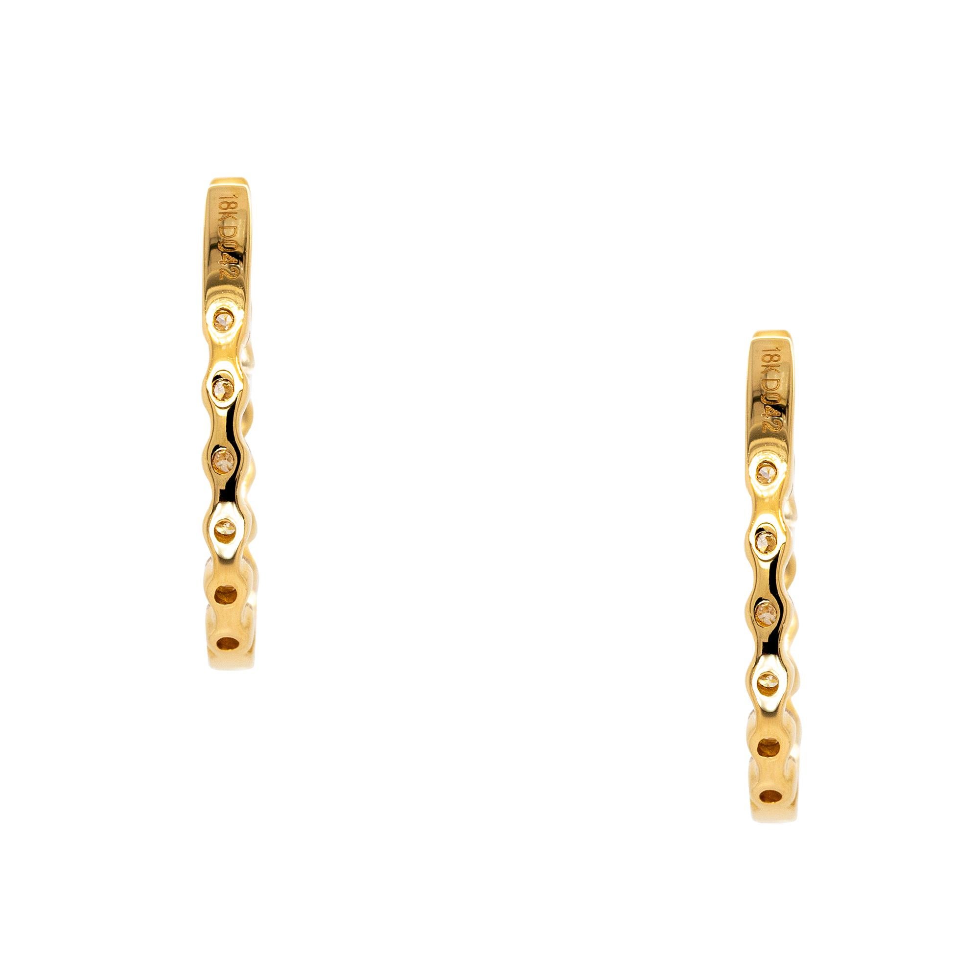 18k Yellow Gold 0.42ct Diamond Inside Out Hoop Earrings In New Condition For Sale In Boca Raton, FL