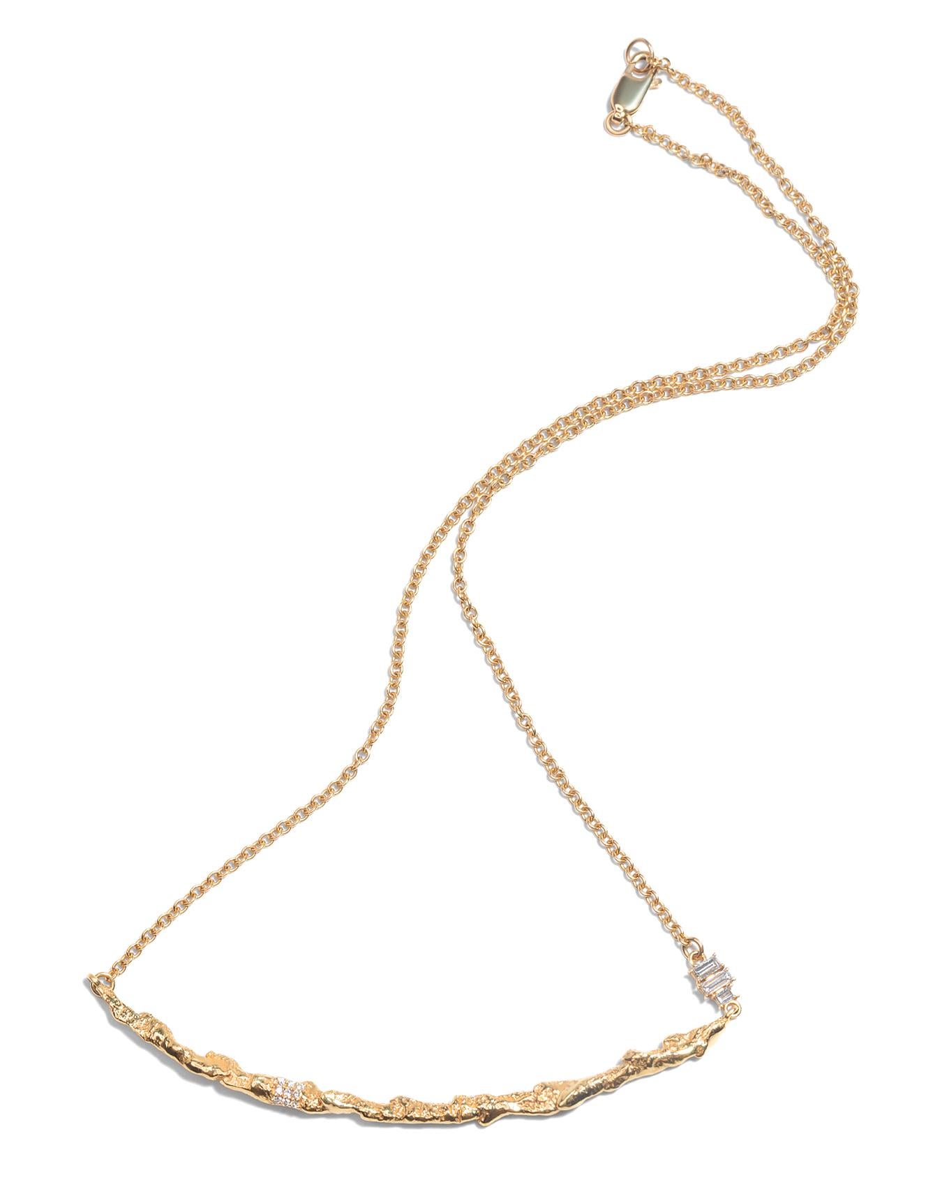 Contemporary 18k Yellow Gold 0.435 Total Carat White Diamond Textured Coral Choker For Sale