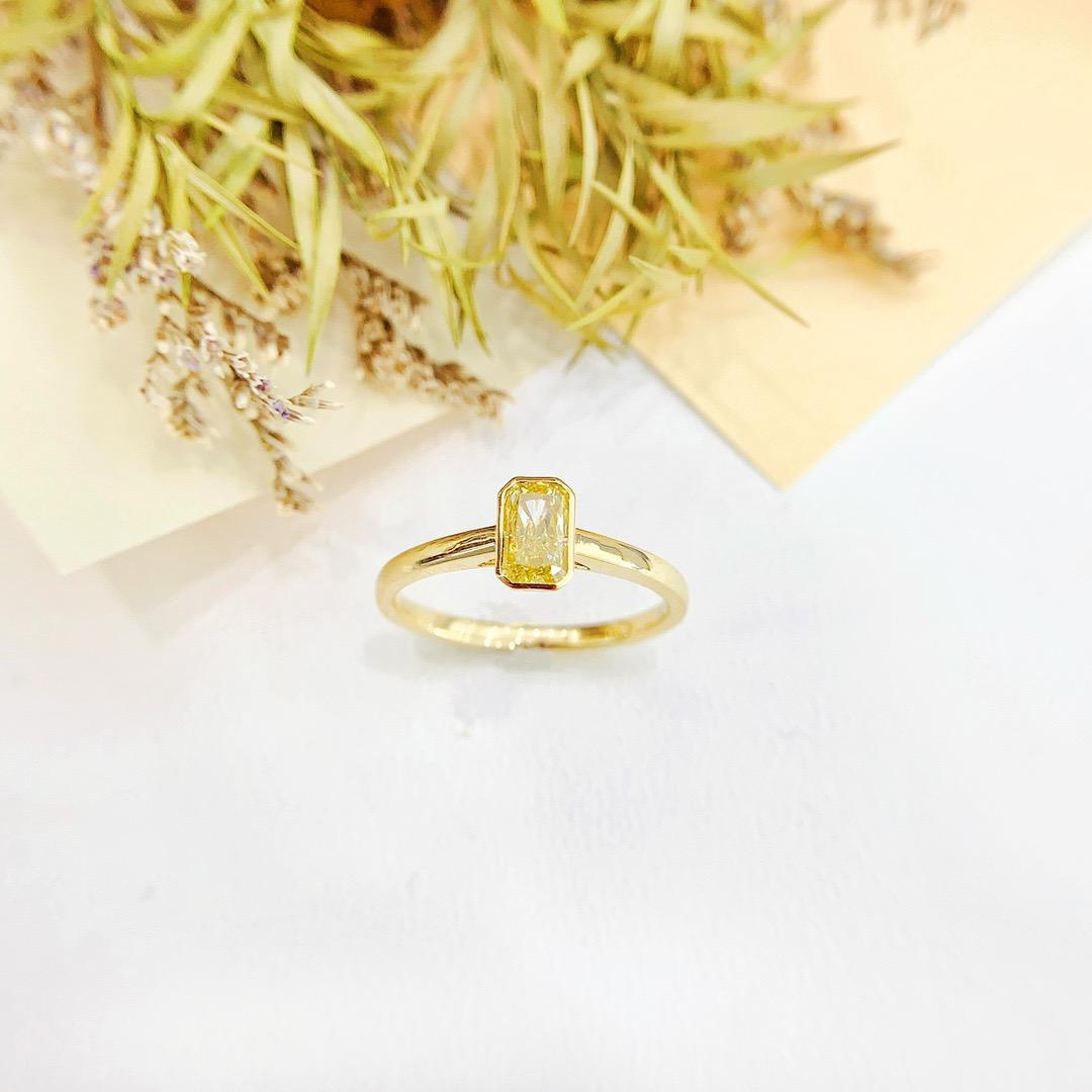 18 Karat Gelbgold 0,50 Karat Gelber Diamant-Ring

1 gelber Diamant - 0,50 CT
Gesamtgewicht - 2,16 GM