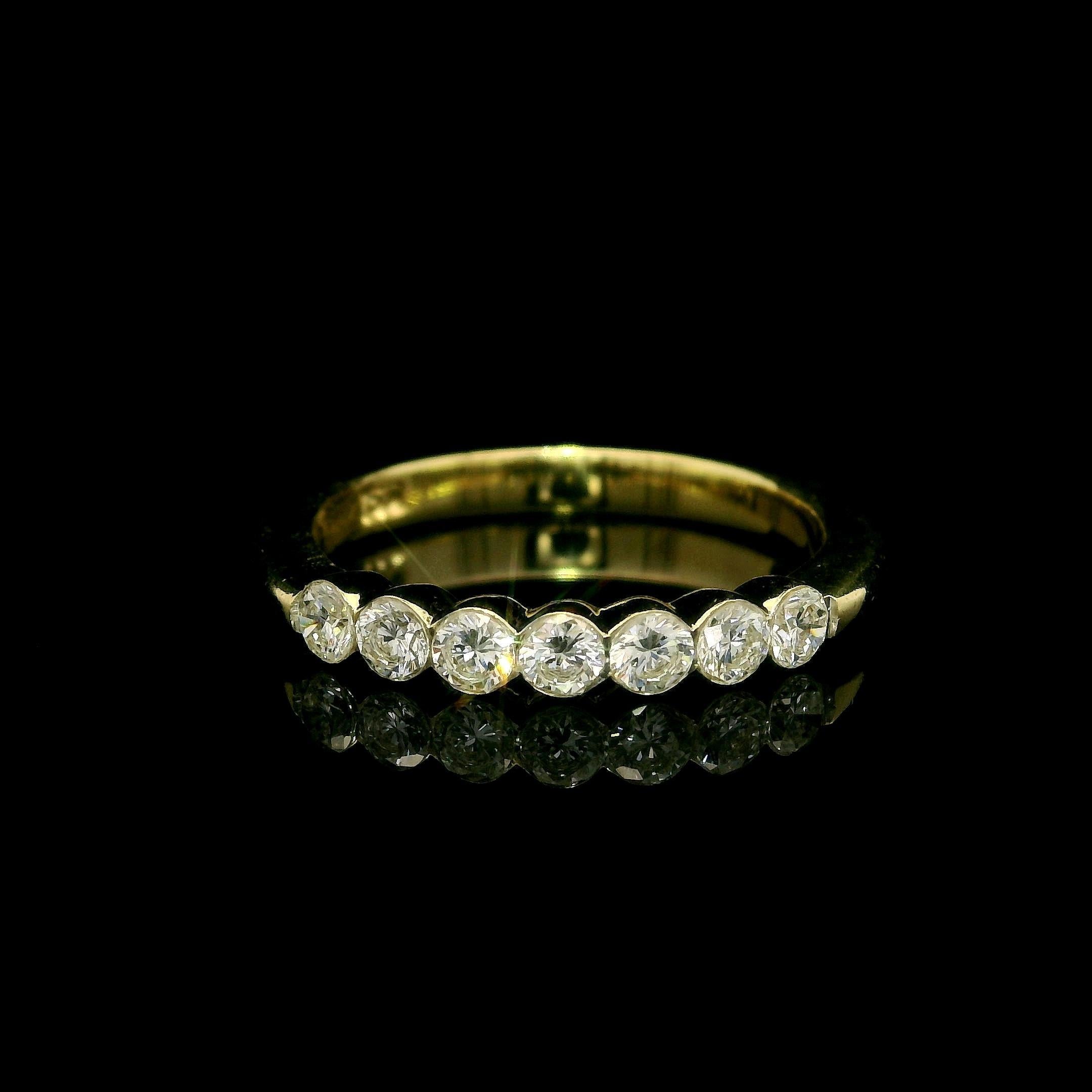 18k Gelbgold 0,50ctw Lünette Runde Diamant Low Profile 7 Stein Band Ring (Brillantschliff) im Angebot