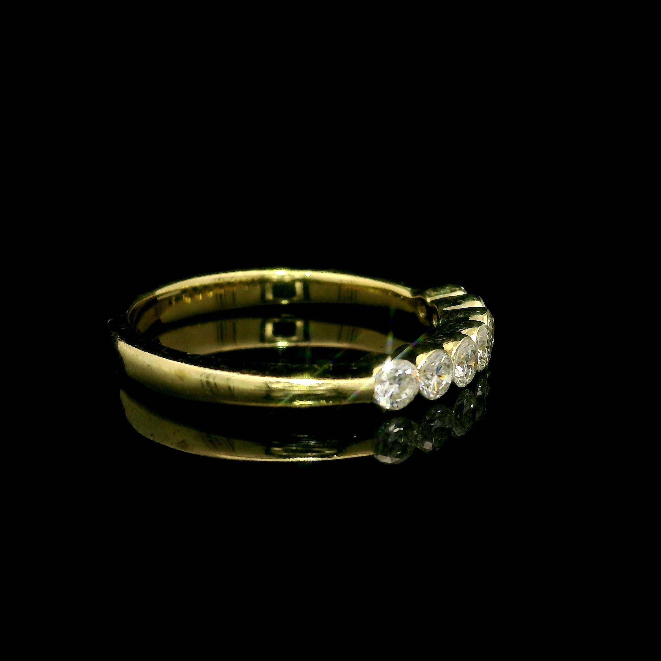 18k Gelbgold 0,50ctw Lünette Runde Diamant Low Profile 7 Stein Band Ring im Angebot 2