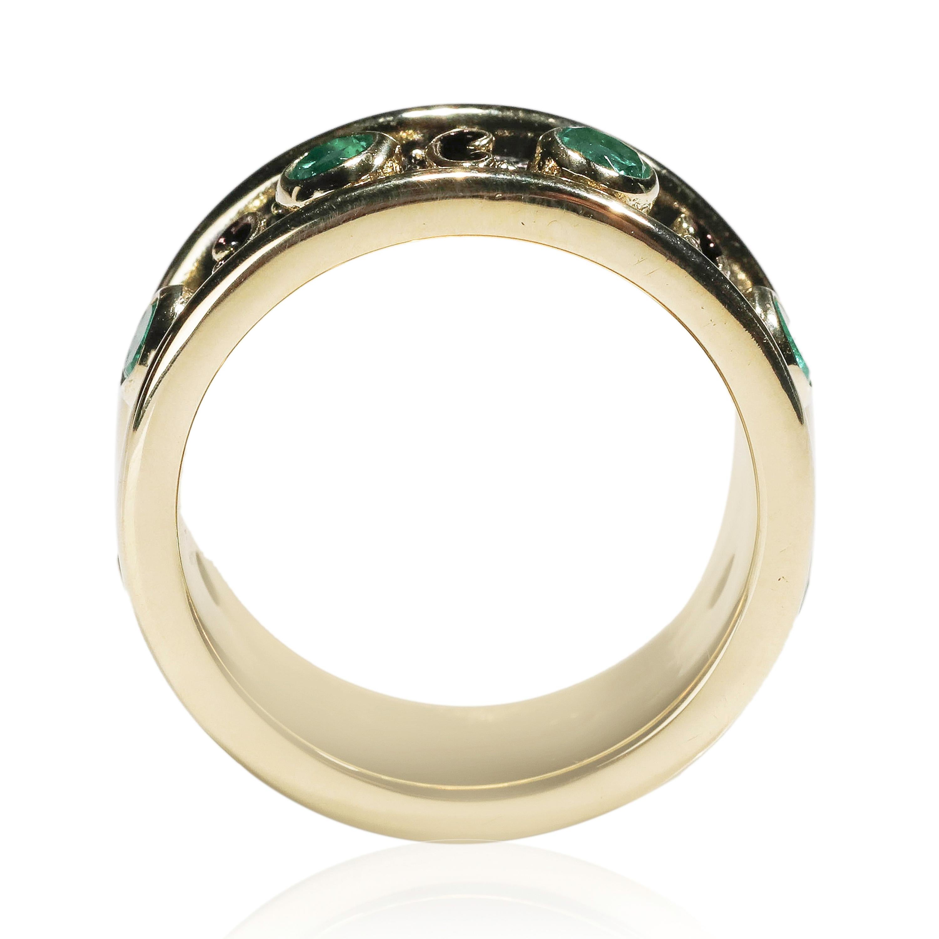 18k Yellow Gold 0.55 Ct Round Cut Emerald Full Band Ring 8 mm US Size 7


Crafted in 18 kt Yellow Gold, this Unique design showcases a white Emerald 0.55 TCW Round-shaped diamonds, set in yellow gold, fine round mesmerizing Emerald, Polished to a