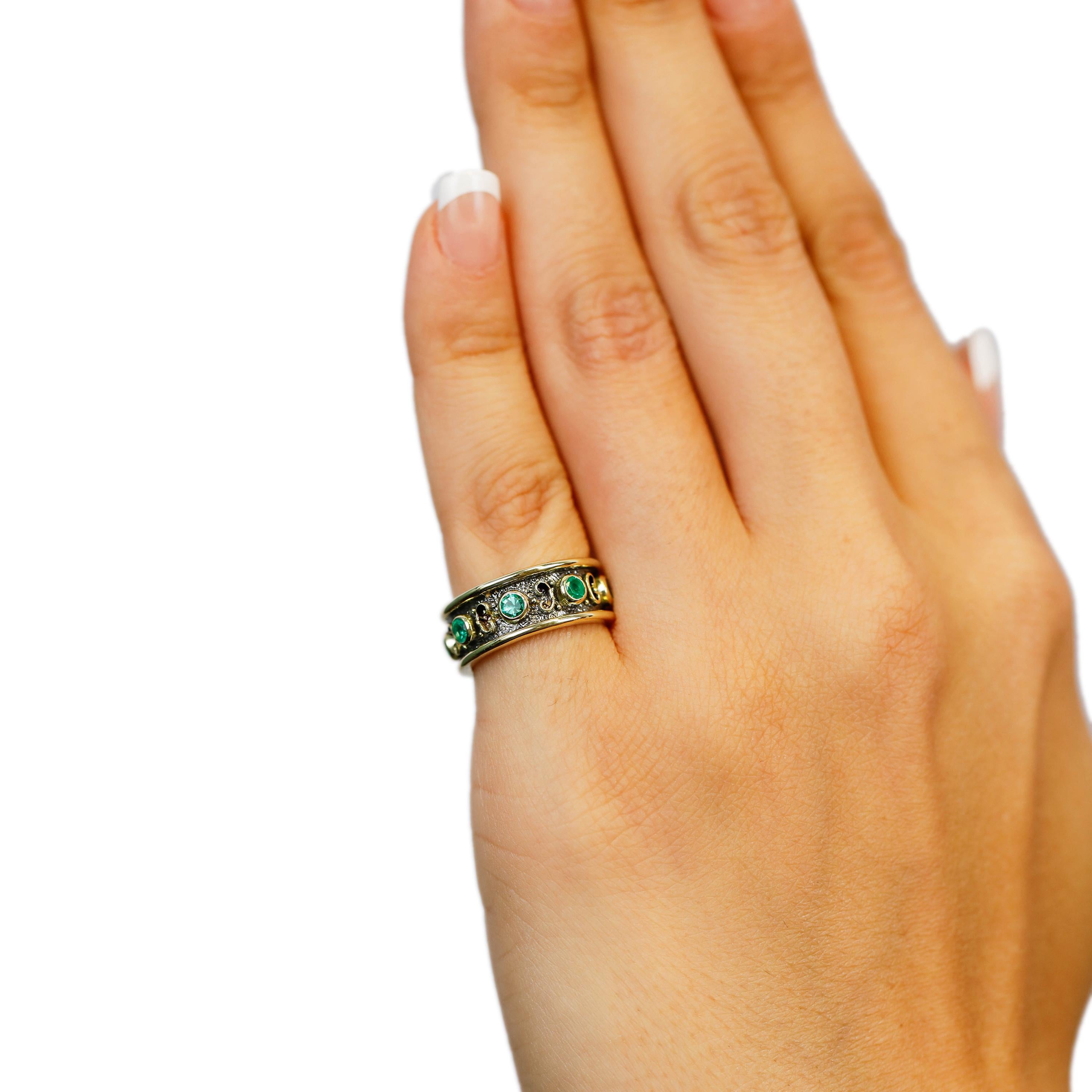 Women's 18k Karat Yellow Gold 0.55 Carat Round Cut Emerald Full Band Ring US Size 7 For Sale