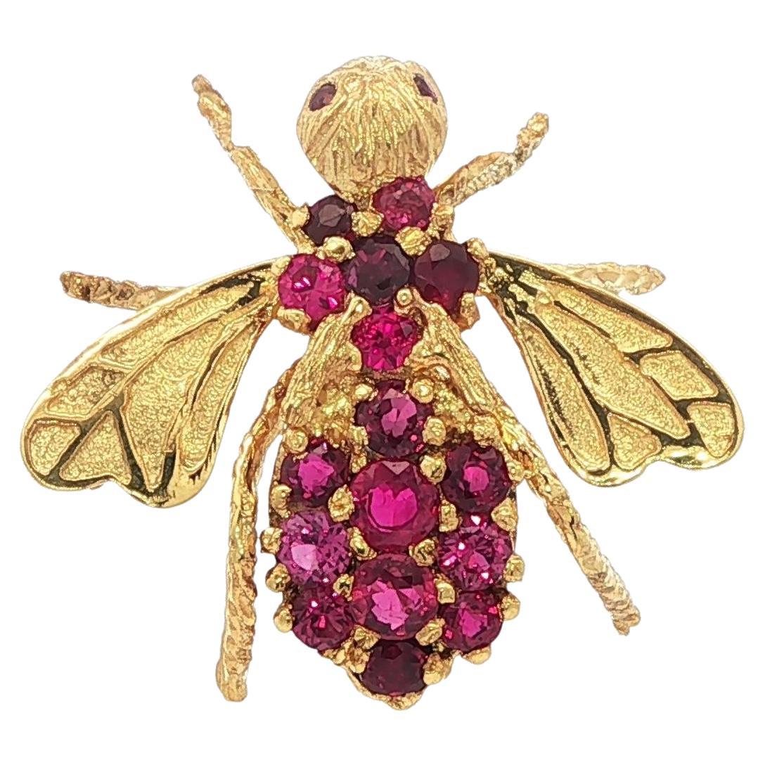 Broche en or jaune 18 carats 0,60 rubis rouge vif détaillé Abeille Insecte Mouche Broche