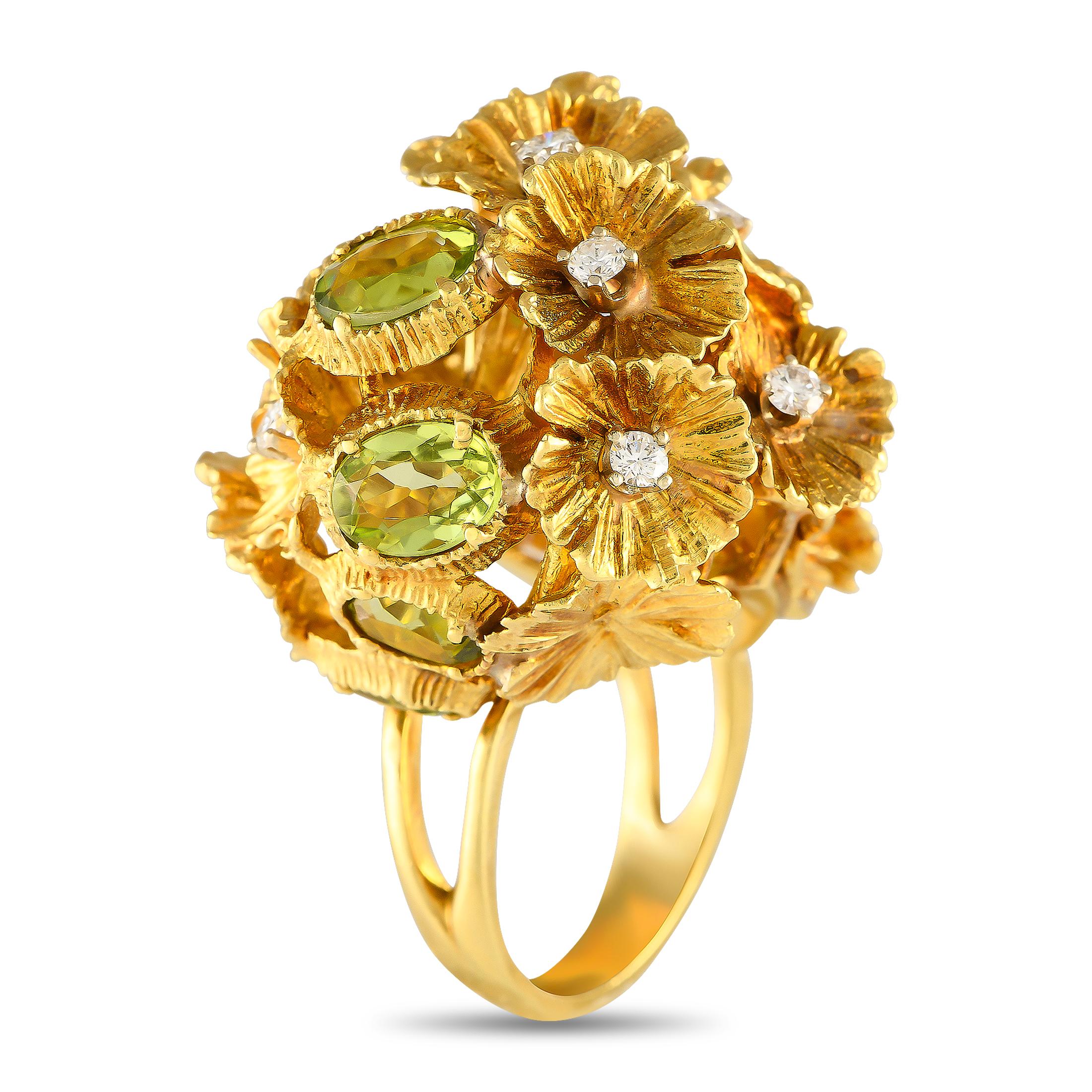 Have an affinity for flowers? Show off your blooming sense of style through this flower-themed statement ring. This exquisite piece in 18K yellow gold features a polished split shank topped with a sculpted bouquet of golden blossoms with diamond