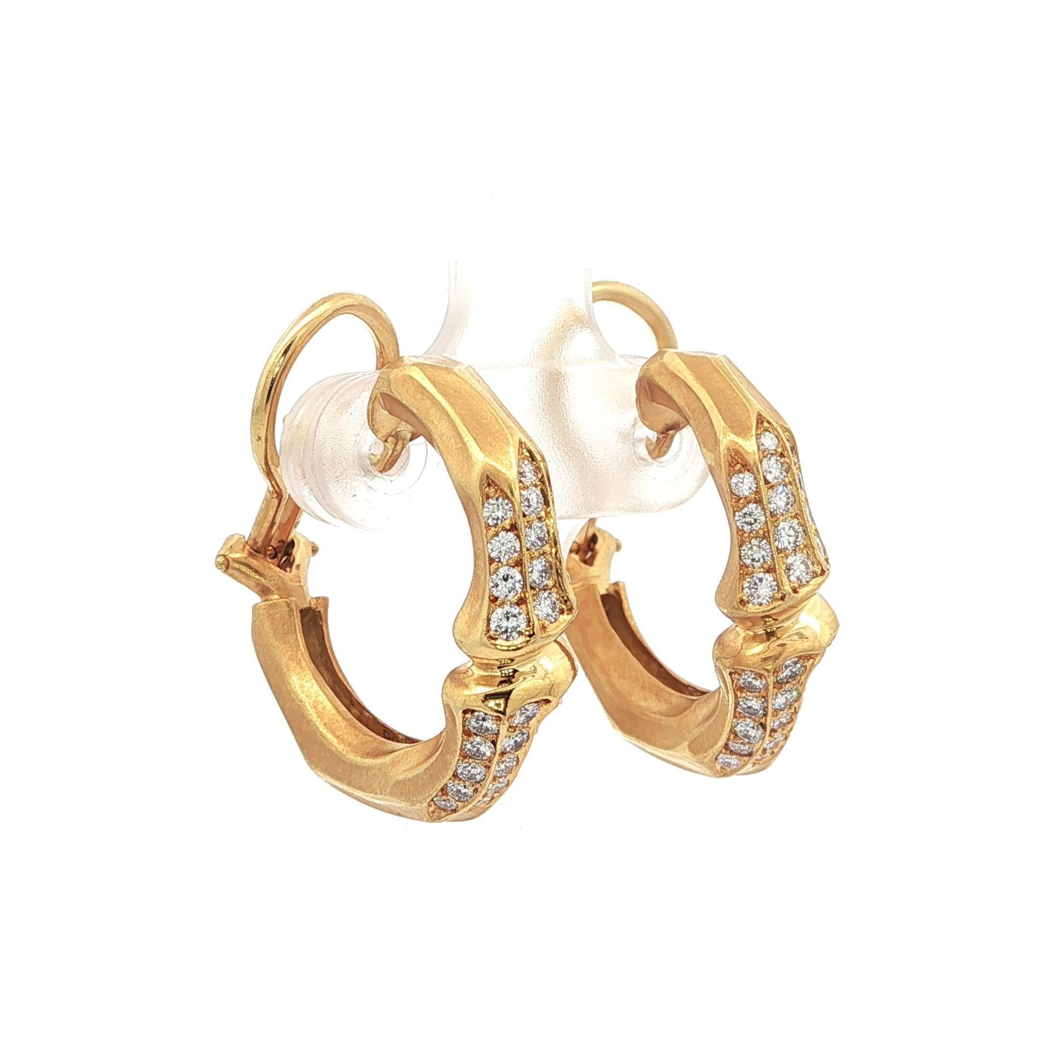 Boucles d'oreilles en or jaune 18k 0.70ctw Pave Diamond Bamboo Fancy Well Made Excellent état - En vente à Montclair, NJ