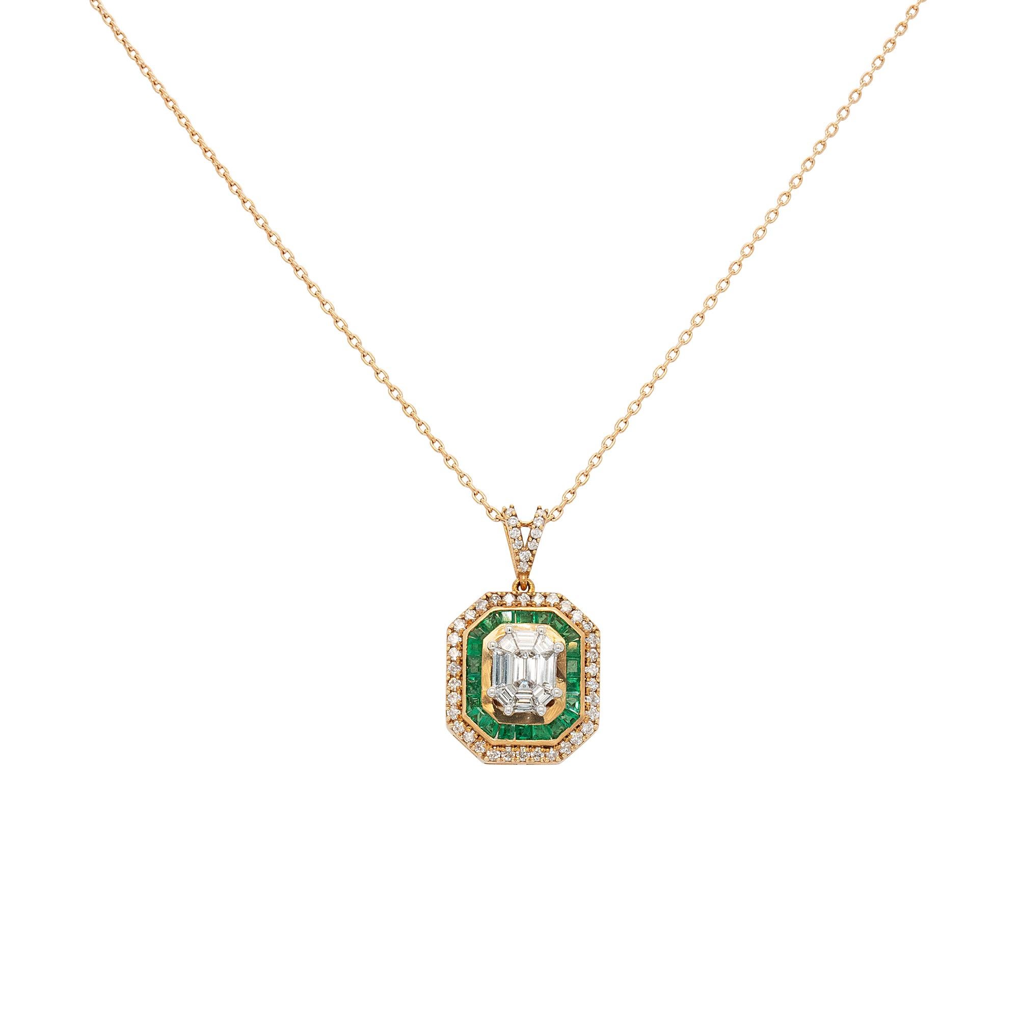Details des Anhängers: 
Ungefährer natürlicher Diamant: 0,71ctw
Ungefährer Smaragd: 0.55ctw
12mm x 20mm x 6mm
Kette Details: 18k Gelbgold Kette
Kette Größe: 16