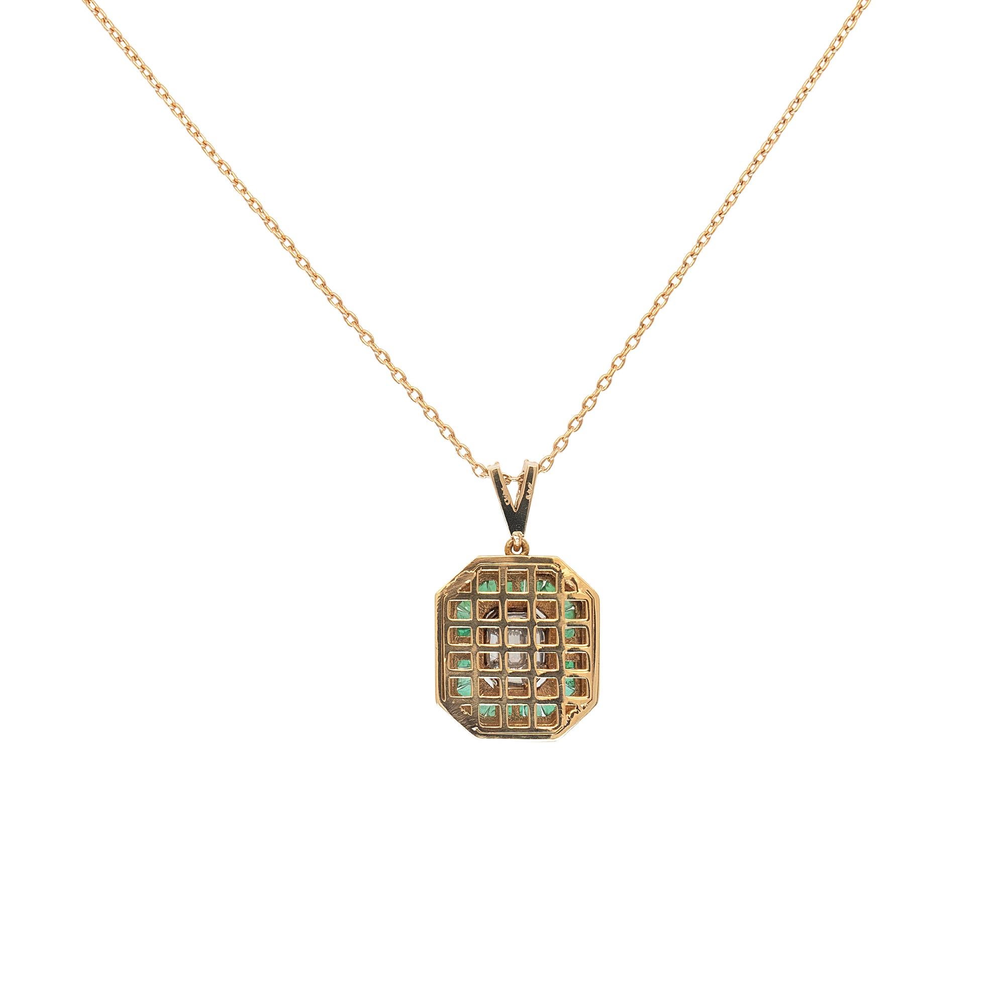 Achteckiger Pendan aus 18 Karat Gelbgold mit 0,71 Karat Diamant und 0,55 Karat Smaragd und mehreren Steinen im Angebot 3