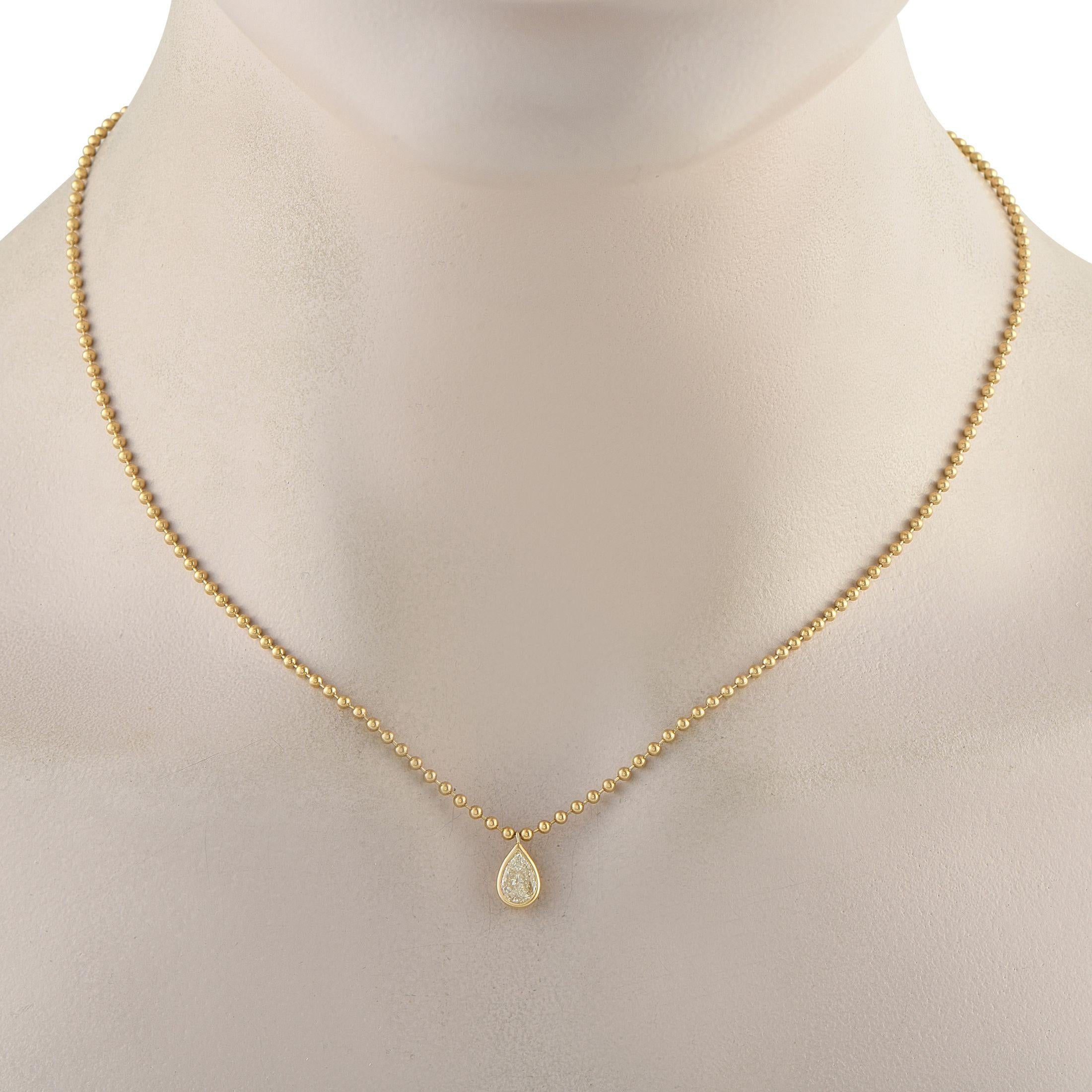 Ajoutez une touche de luxe à toutes les occasions avec ce collier sans effort. Un diamant en forme de poire de 0,72 carat s'impose au centre de ce pendentif simple et élégant. Fabriqué en or jaune 18 carats, le pendentif mesure 0,32 de long par 0,25