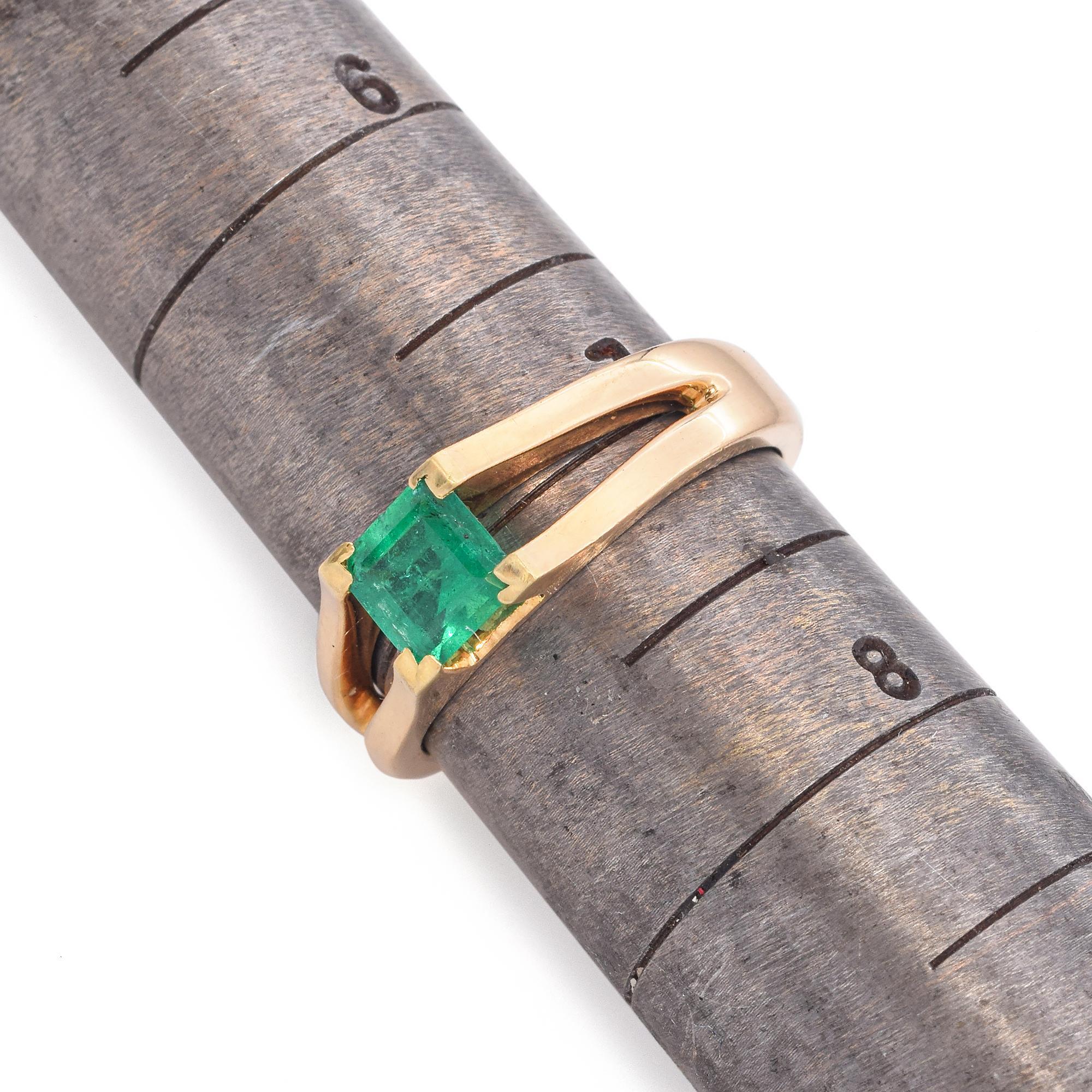 De las mujeres Anillo de oro amarillo de 18 quilates con esmeralda de corte cuadrado de 0,72 ct y caña partida en venta