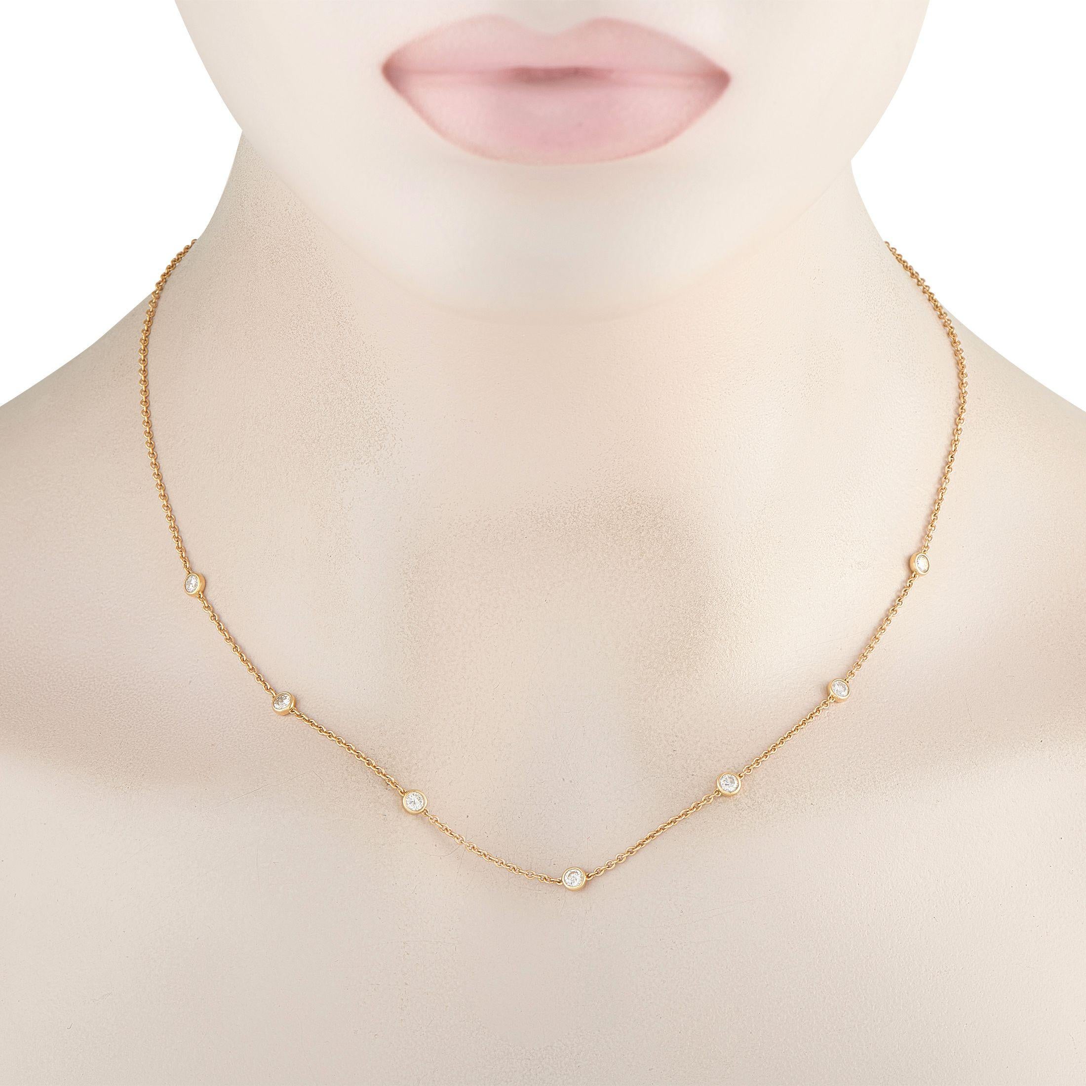 Ce collier est élégant et sophistiqué. Les diamants sertis en chaton, d'un poids total de 0,75 carat, permettent à cette pièce élégante de capter la lumière sans effort. Suffisamment discret pour être porté tous les jours, il mesure 18 cm de long et