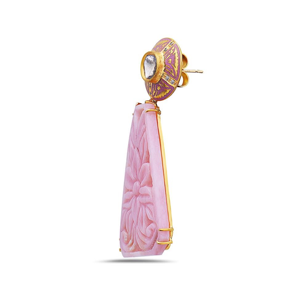 18k Yellow Gold 0.7ct Rose Cut Diamond 54.4ct Pink Opal Carving Dangle Earrings

Gorgeous Dangle earrings in 18 kt gold structure mounted with uncut diamonds. The bottom part is floral carved on the pink opal gemstone. These earrings are fine