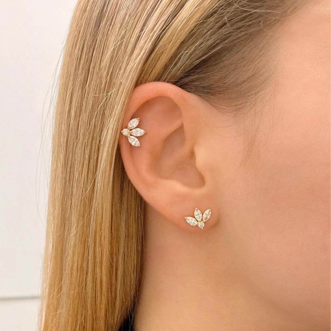 Taille Marquise Clous d'oreilles à feuilles marquis en or jaune 18 carats et diamants en vente