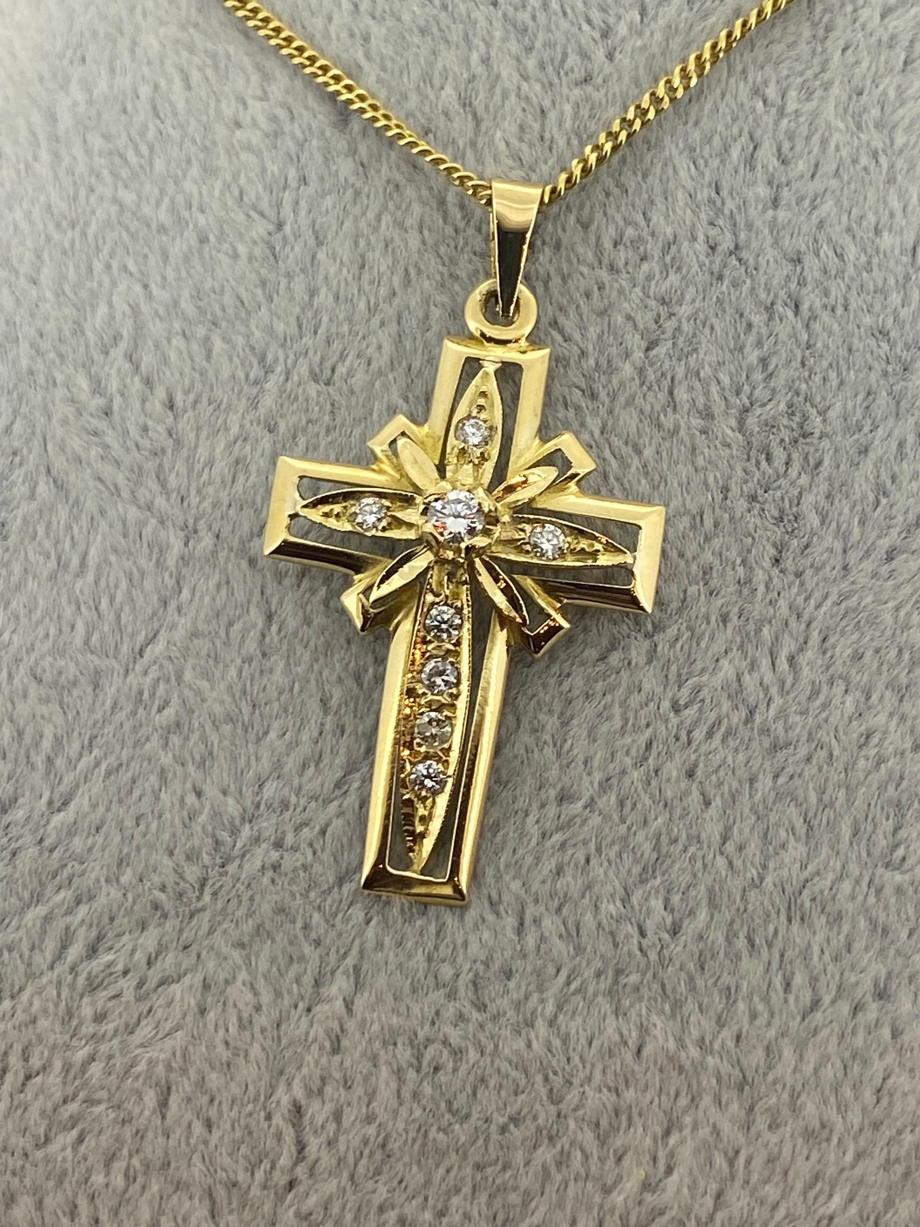 
18K Yellow Gold Vintage Cross / Crucifix Pendant, 
(stamped 750 to the reverse)
set with 8 round brilliant cut diamonds
of 0.80ct in total approx. 
of G colour, VS/SI clarity 

Total item's weight: 4.3gr. 
Dimensions: 42mm (including the bail) x