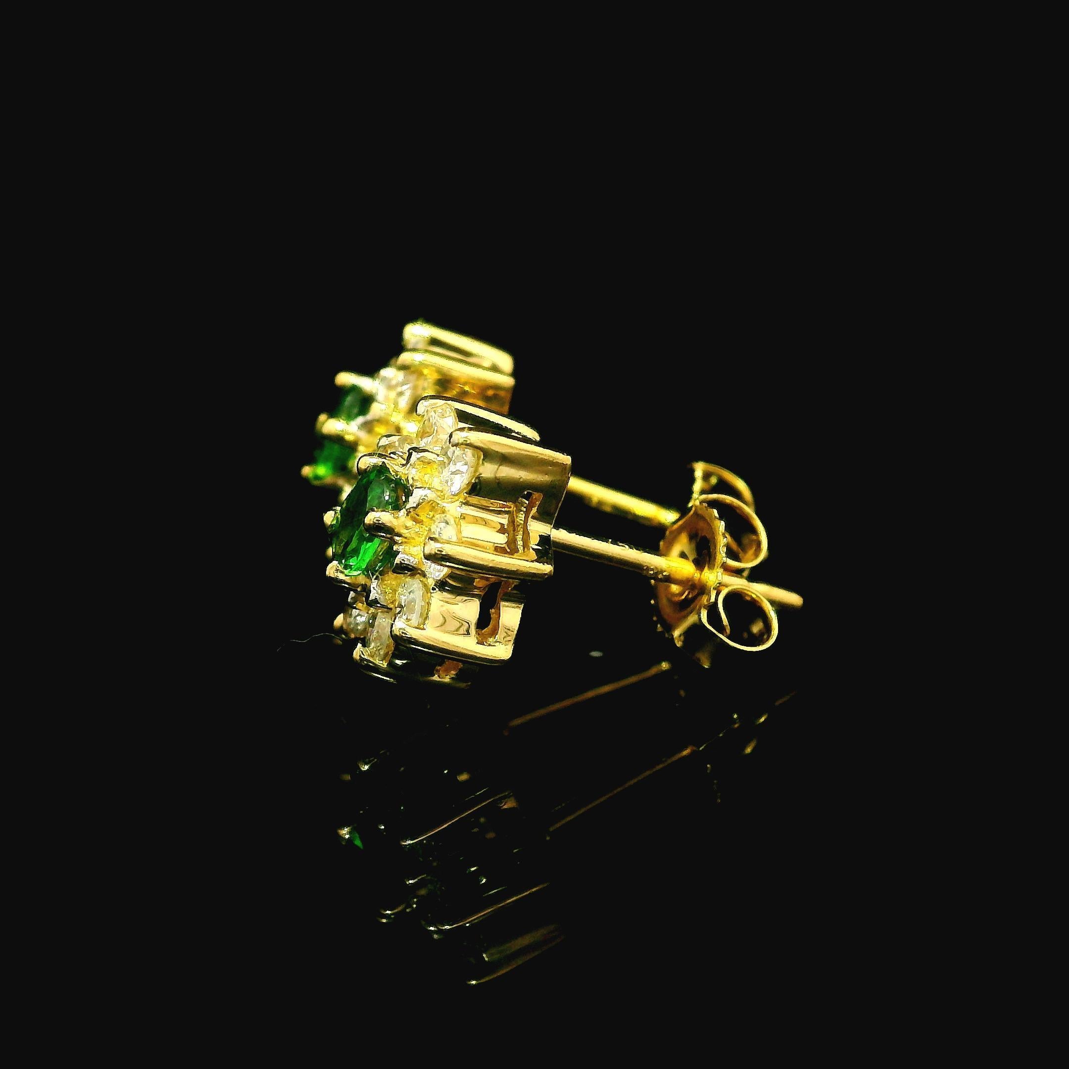 Oval Cut 18k Yellow Gold 0.80ctw Tsavorite & Diamond Halo Cluster Stud Earrings For Sale