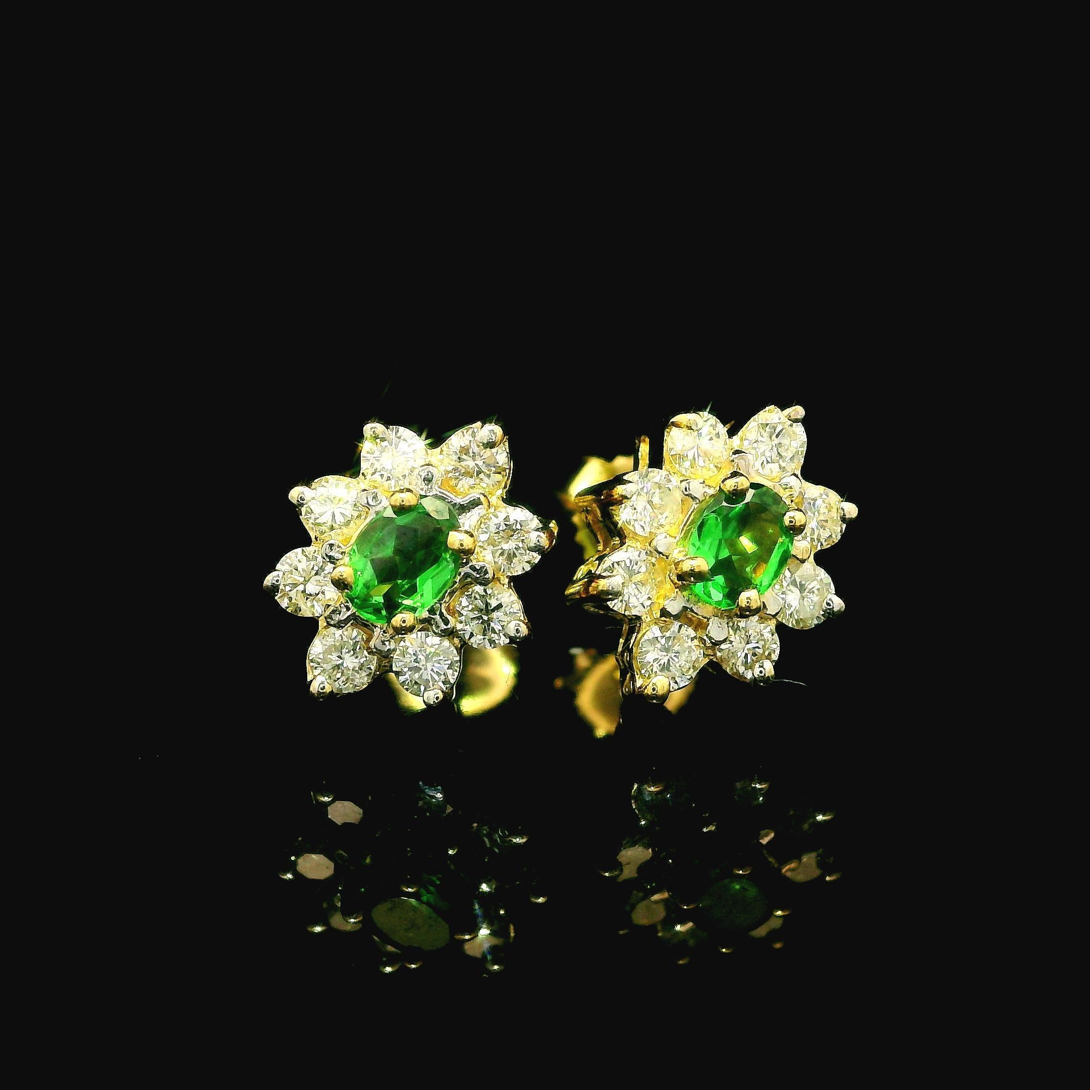 18k Yellow Gold 0.80ctw Tsavorite & Diamond Halo Cluster Stud Earrings For Sale 4