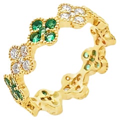 Bague d
éternité en or jaune 18 carats diamant 0,83 carat et émeraude 0,56 carat Quatrefoil