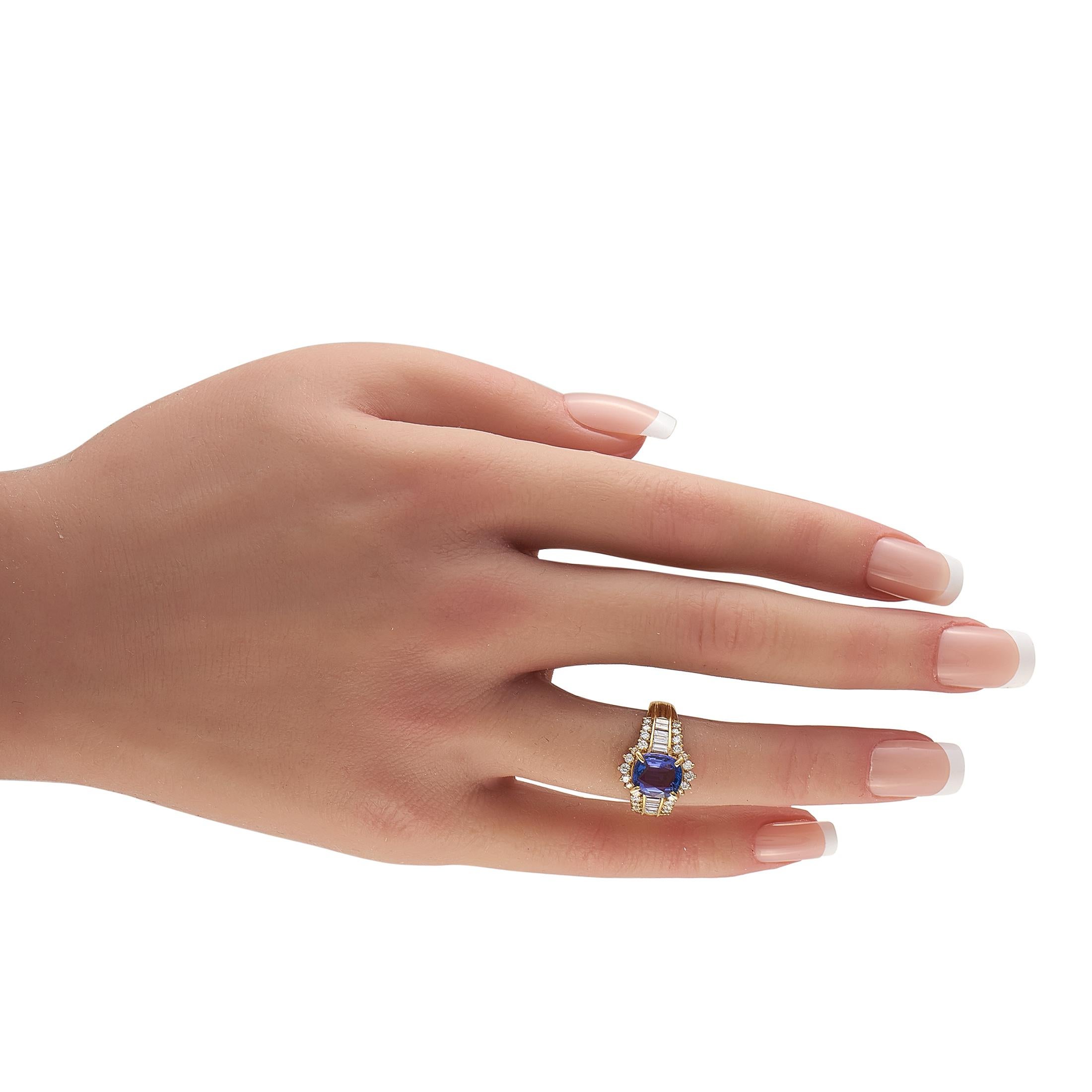 Taille baguette Bague en or jaune 18K avec diamant et tanzanite de 0,85ct en vente