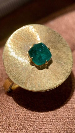 18K Yellow Gold 0.88 CT Sugarloaf Emerald & Diamond Gold Graving Ring